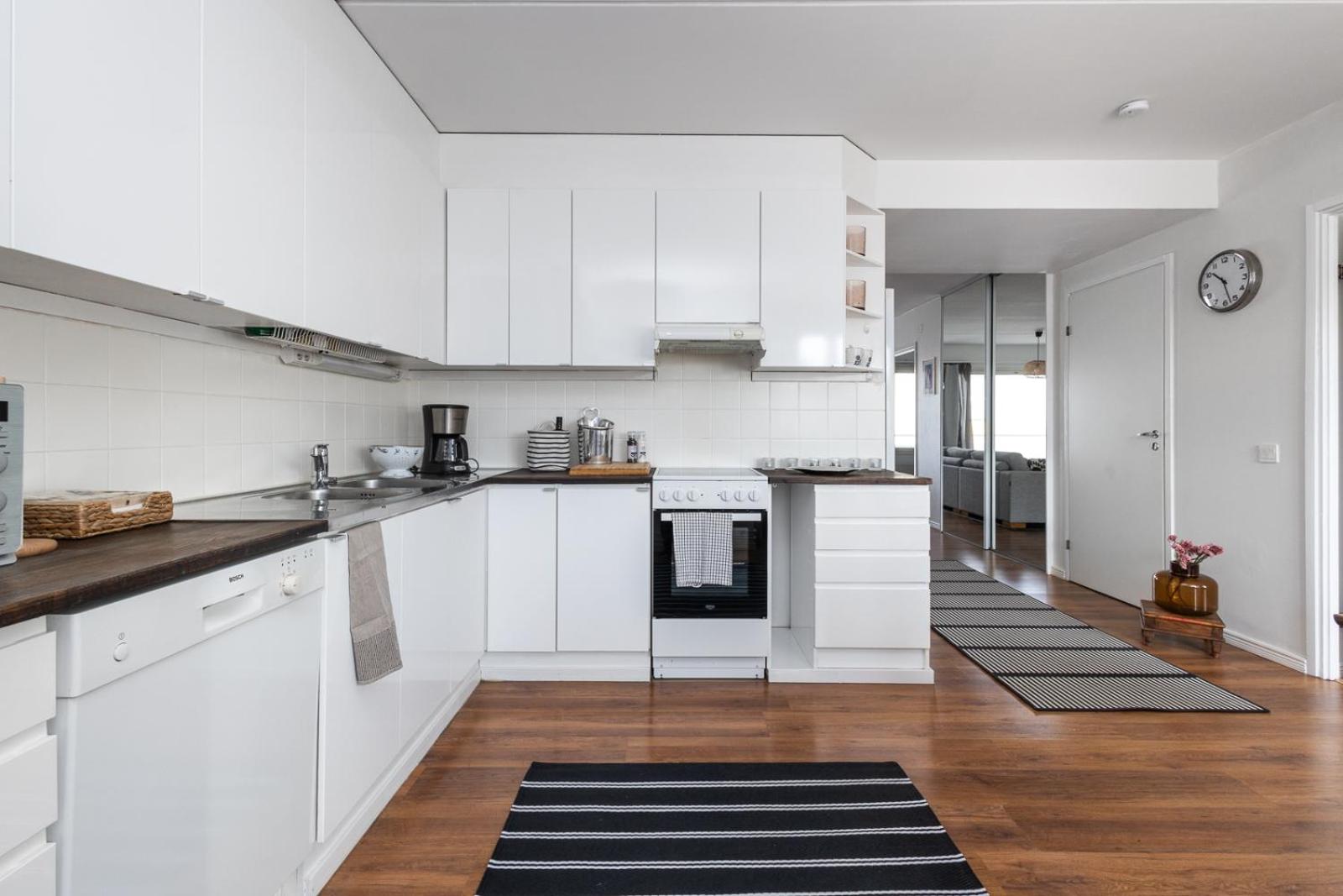 Large 3-bedroom city home view 3