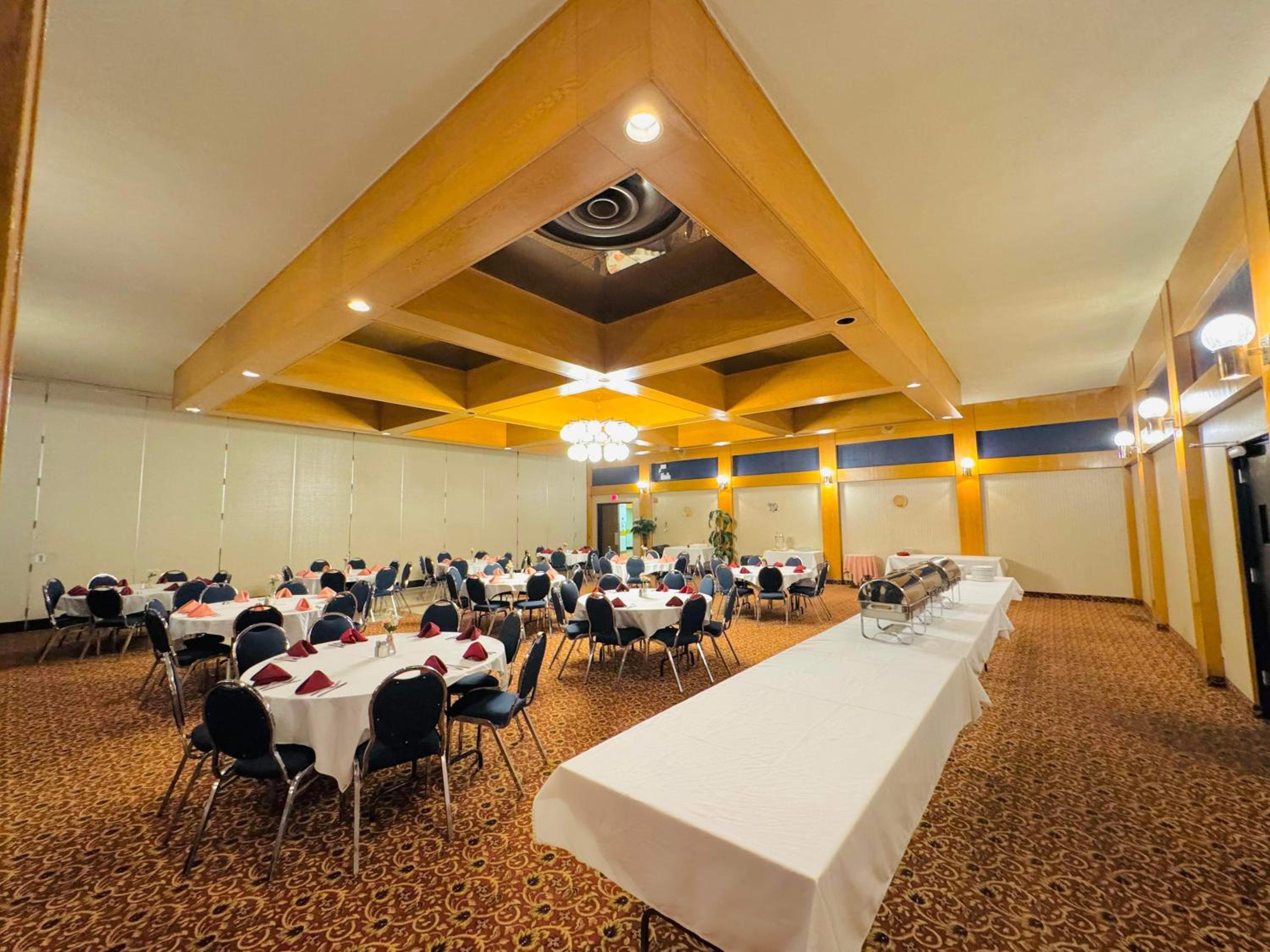 Prince Albert Vacations - Travelodge by Wyndham Prince Albert - Property Image 3