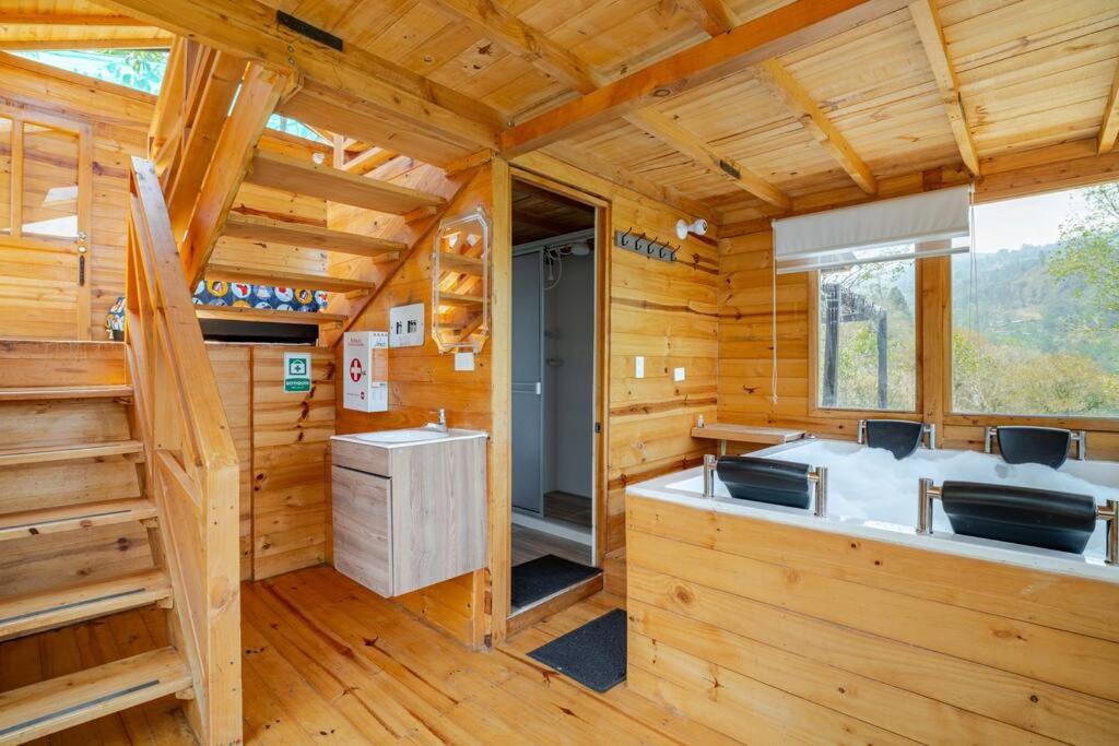 Ecocabañas B&B - Cabaña de lujo con jacuzzi privado cerca a termales