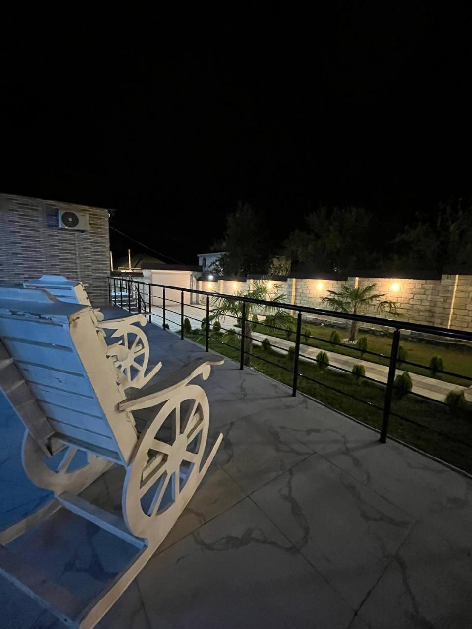 İndoor Hot Pool Mountain View Chalet