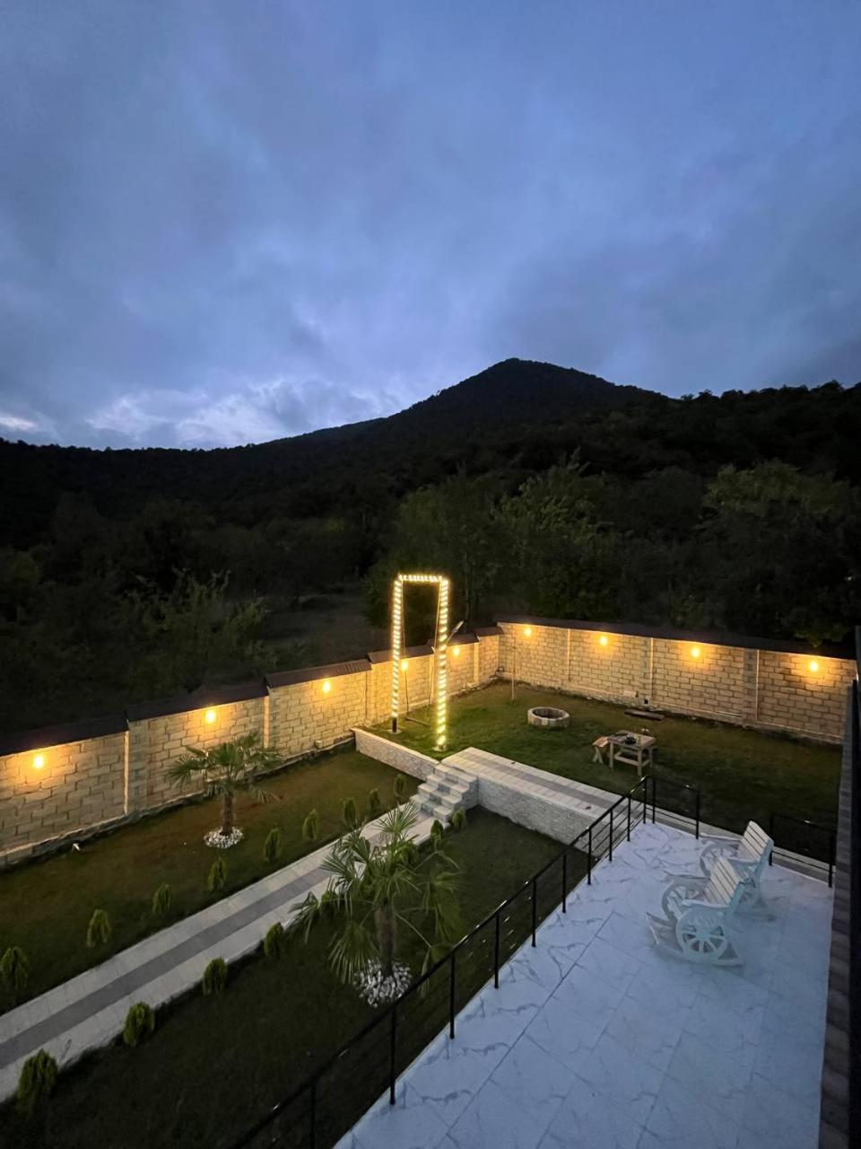 İndoor Hot Pool Mountain View Chalet