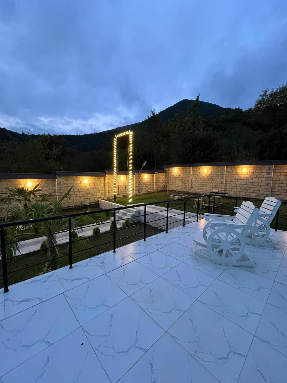 İndoor Hot Pool Mountain View Chalet