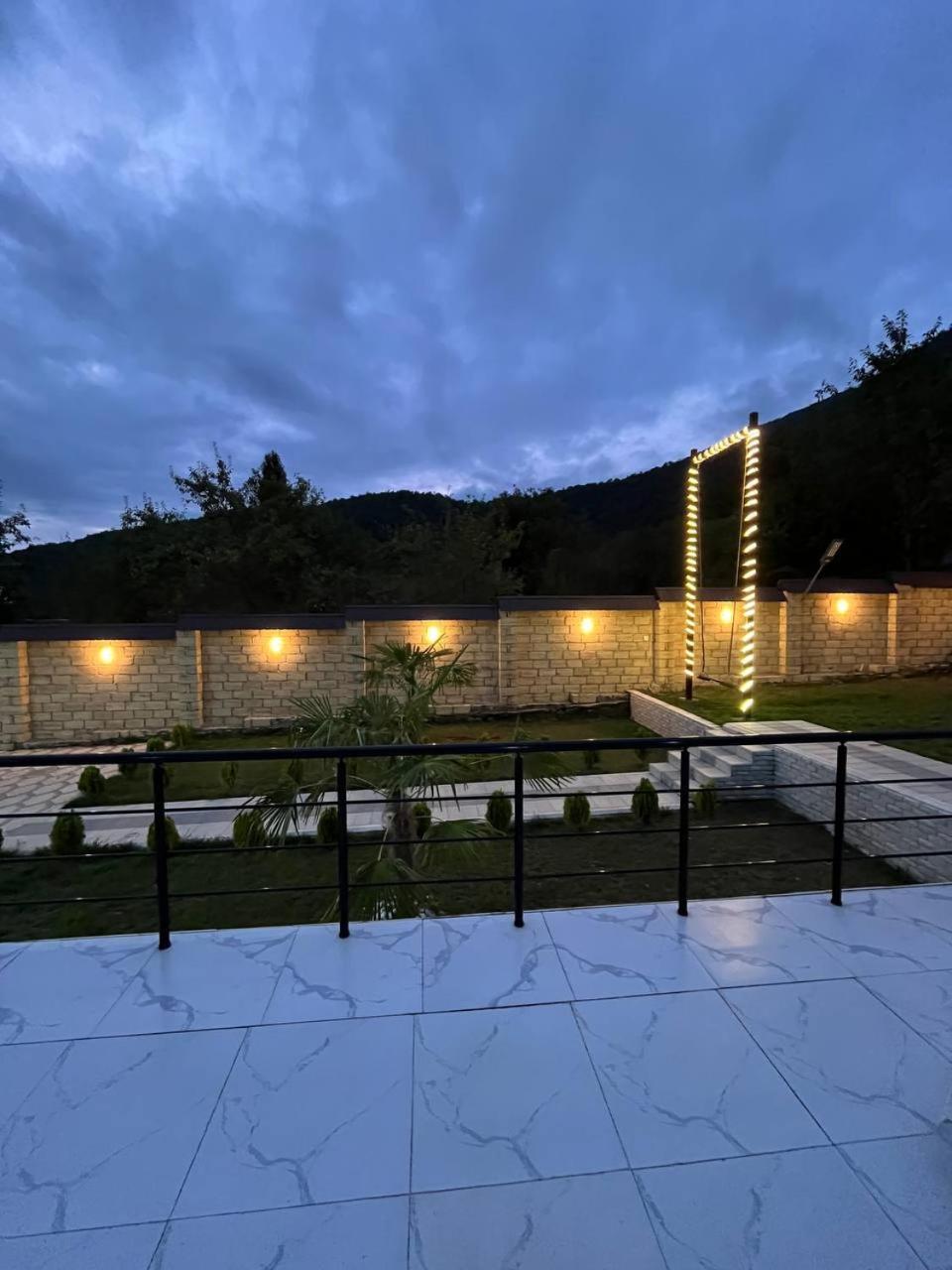 İndoor Hot Pool Mountain View Chalet