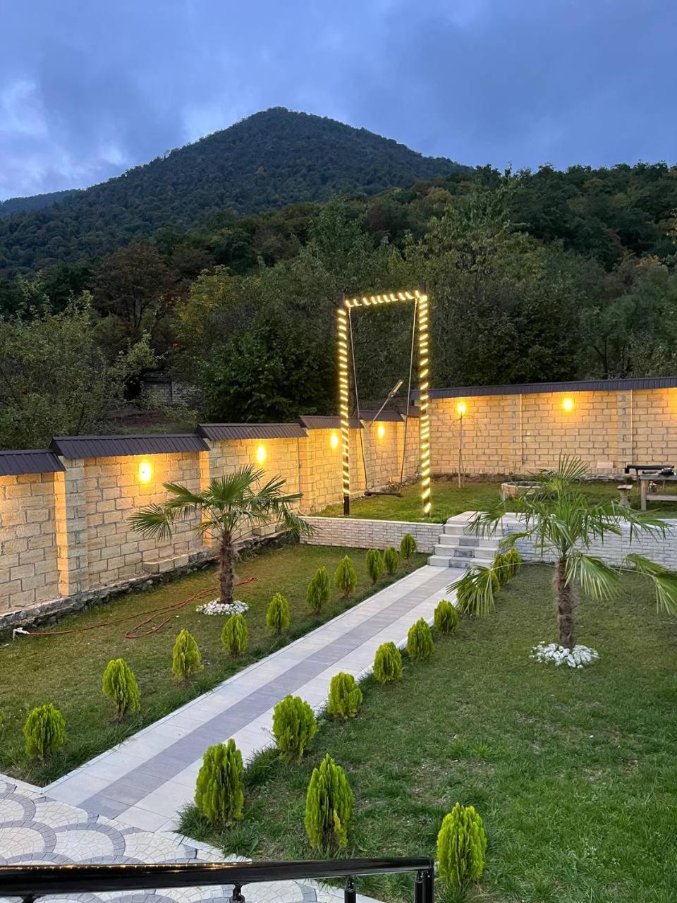 İndoor Hot Pool Mountain View Chalet