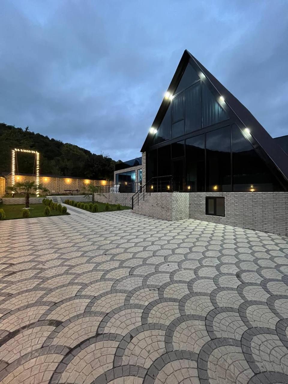 İndoor Hot Pool Mountain View Chalet