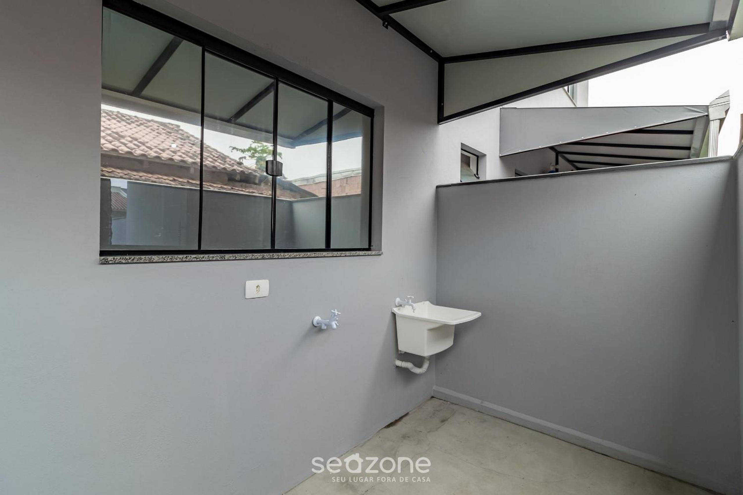 2BR duplex near beach w/ garage – RRT0098