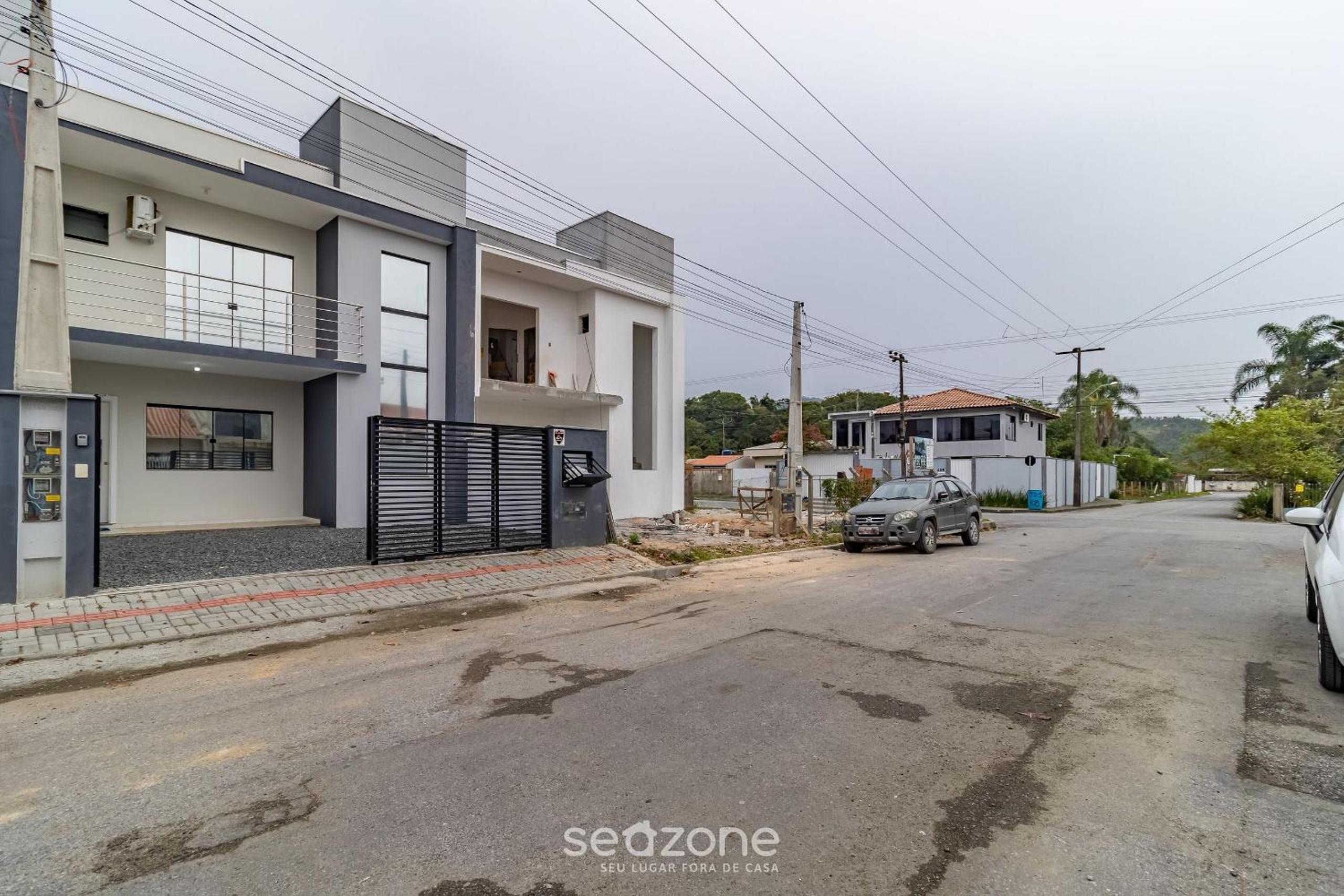 2BR duplex near beach w/ garage – RRT0098