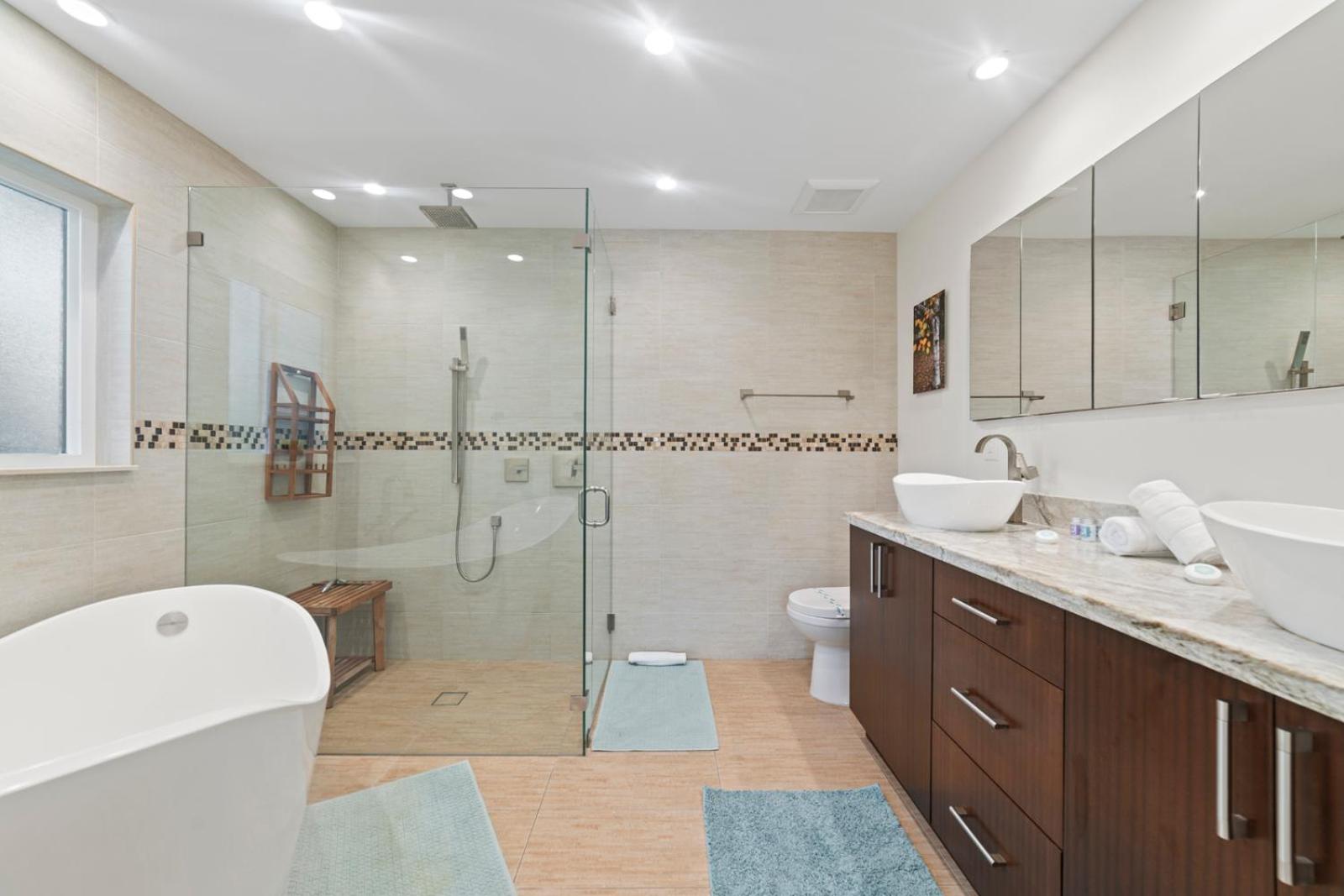 Waterfront Villa With In-Law Suite and Stunning Pool