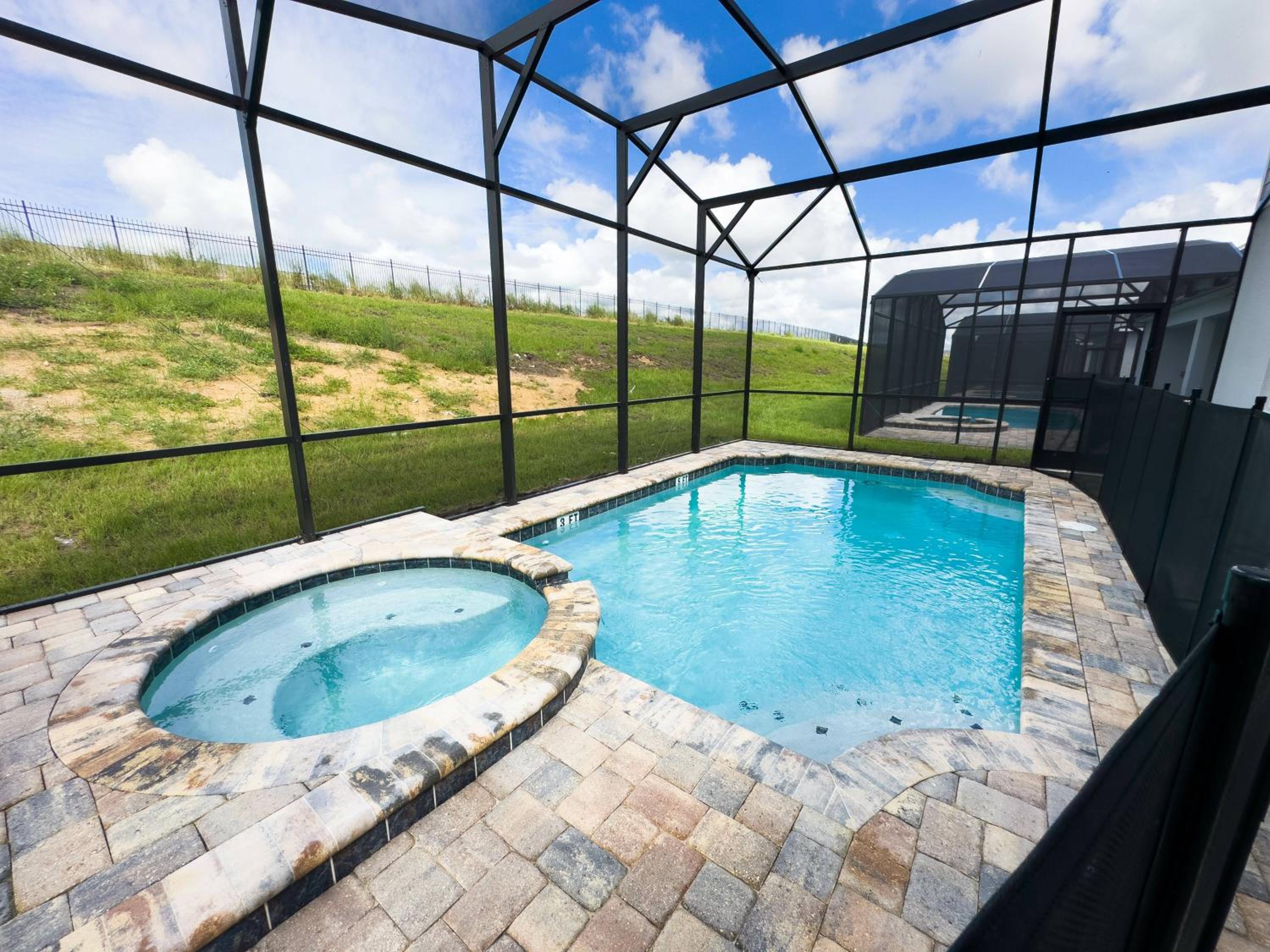 Themed rooms and pool at Solara Resort OBA42 view 2