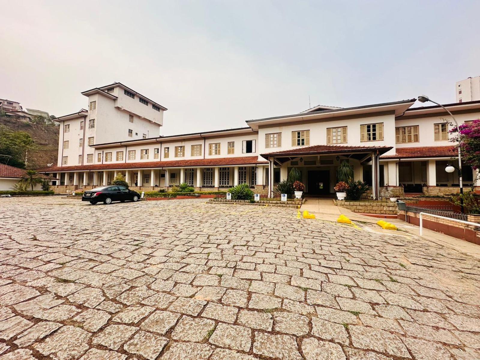 Apartamento Condomínio Quisisana Centro Poços de Caldas Lazer Completo, uma estrutura de Resort