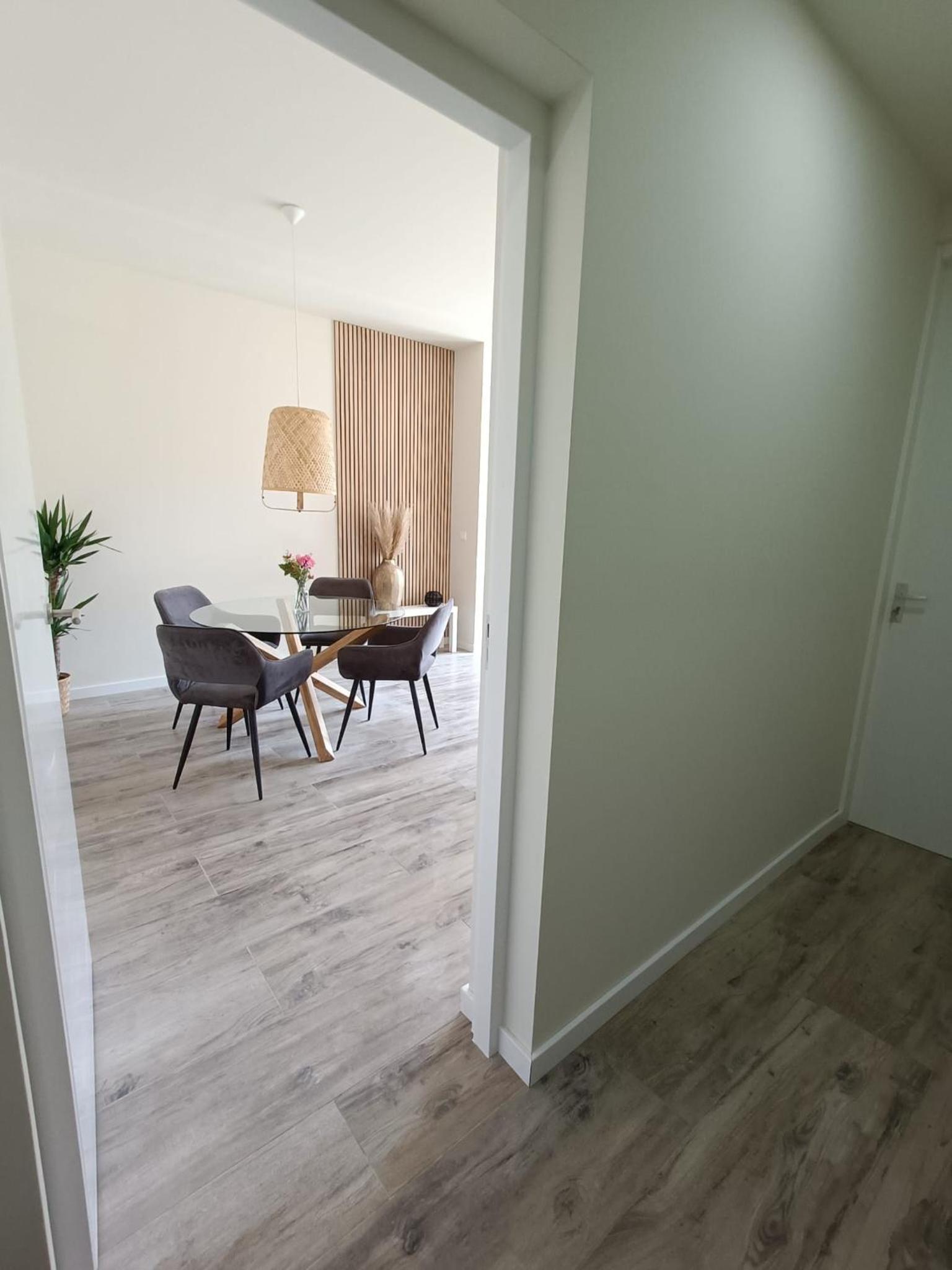 Mooi en trendy appartement vlakbij strand view 3