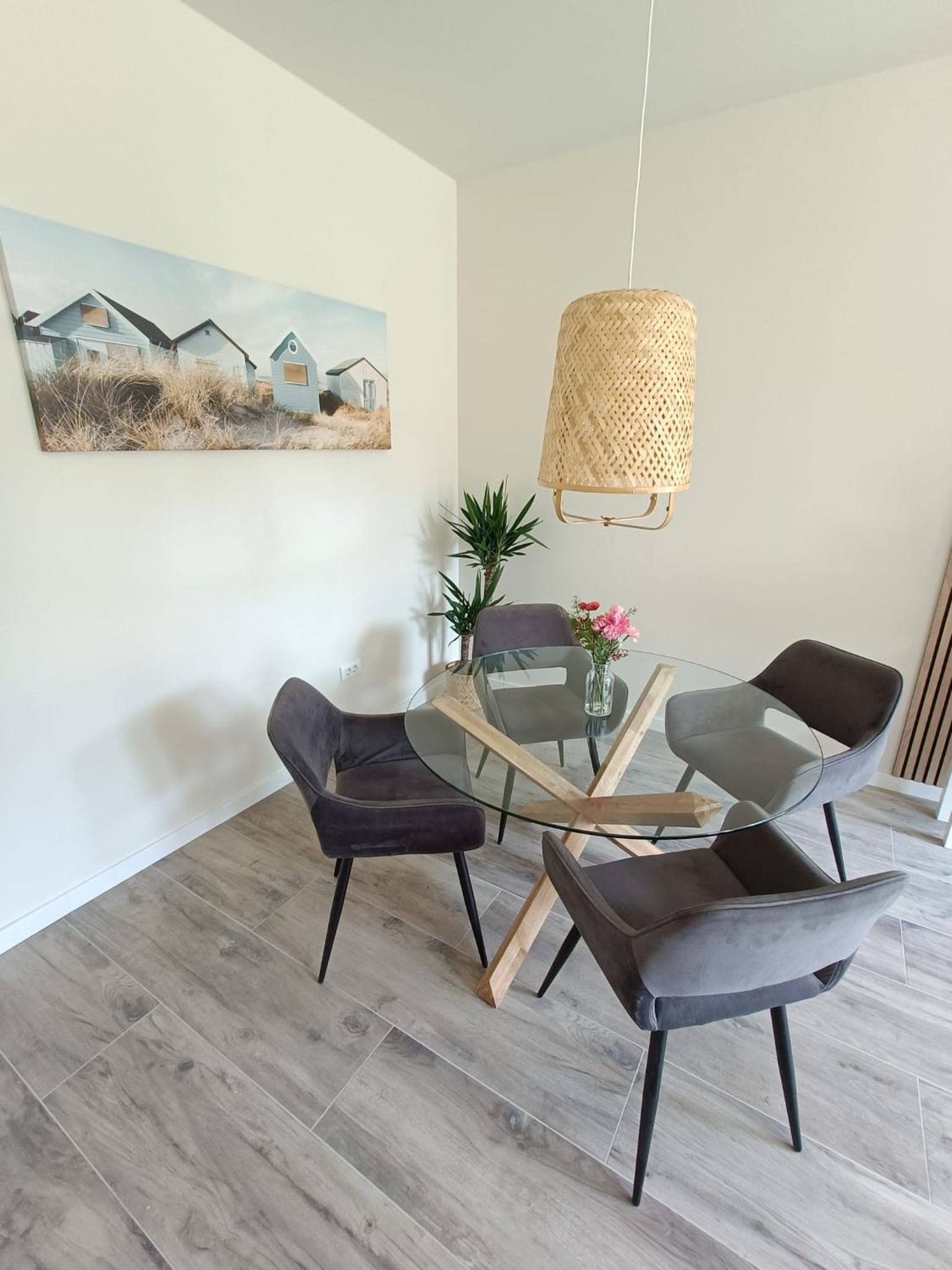Mooi en trendy appartement vlakbij strand view 4