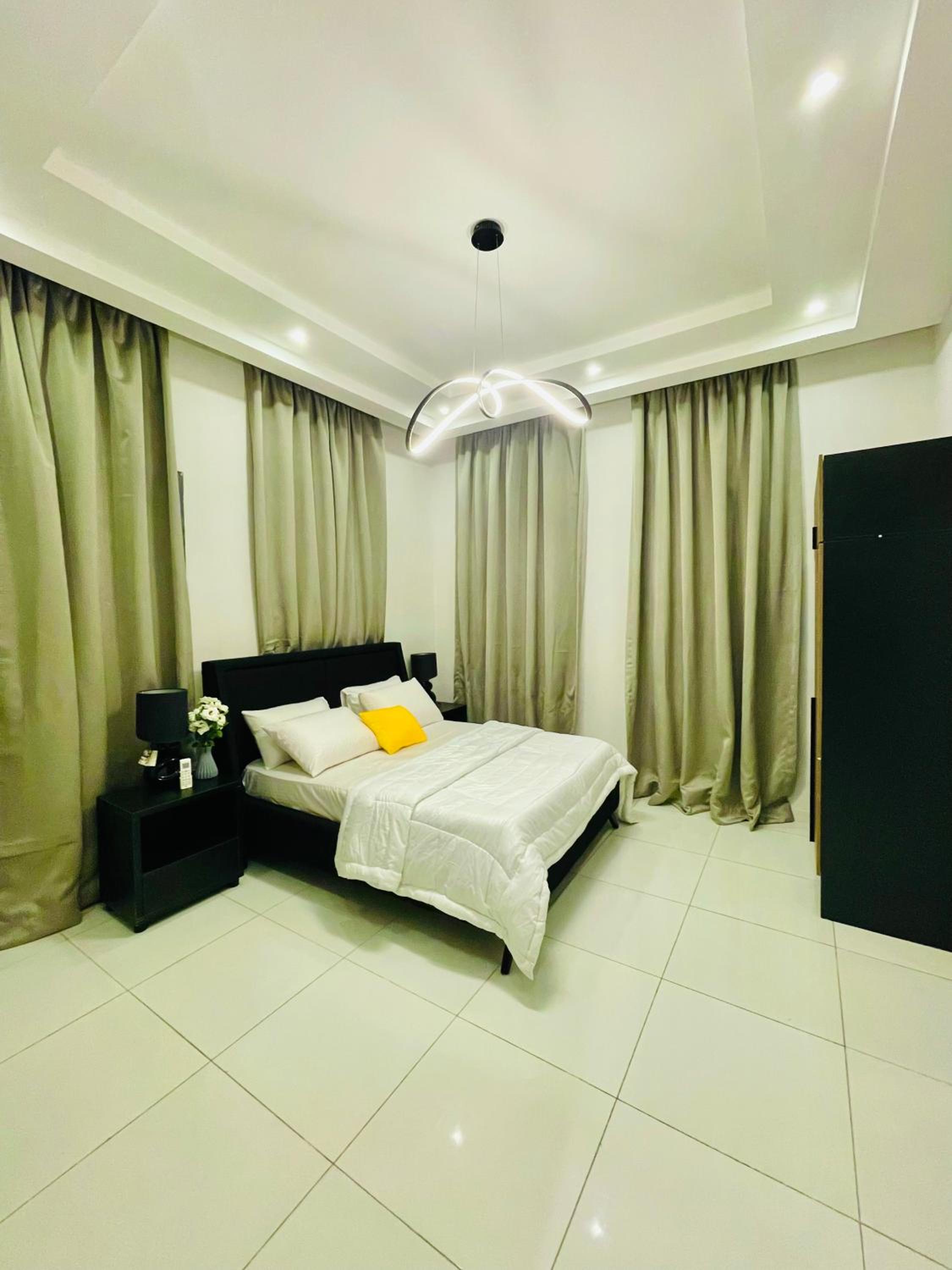 Kentia Apartment