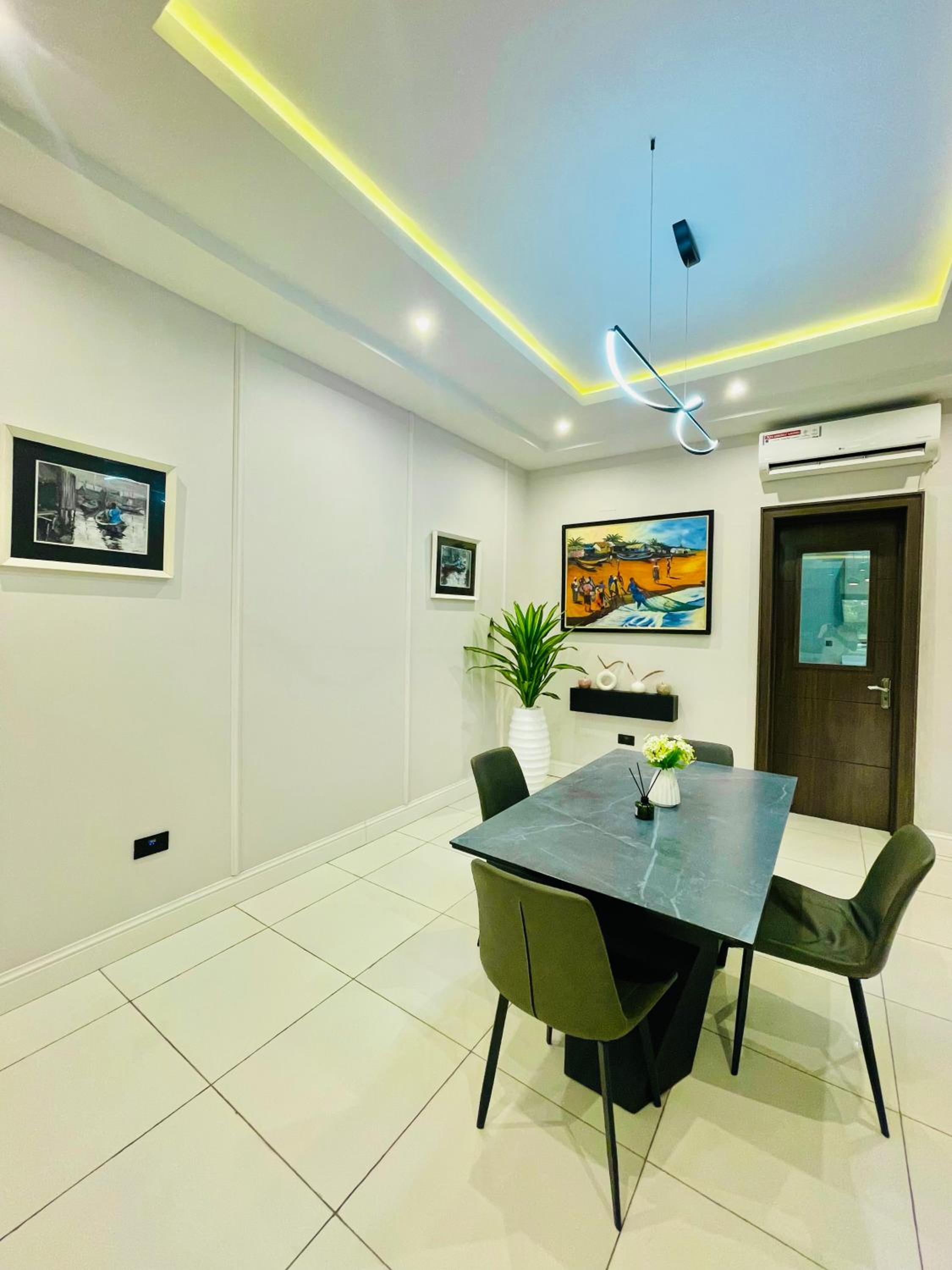 Kentia Apartment