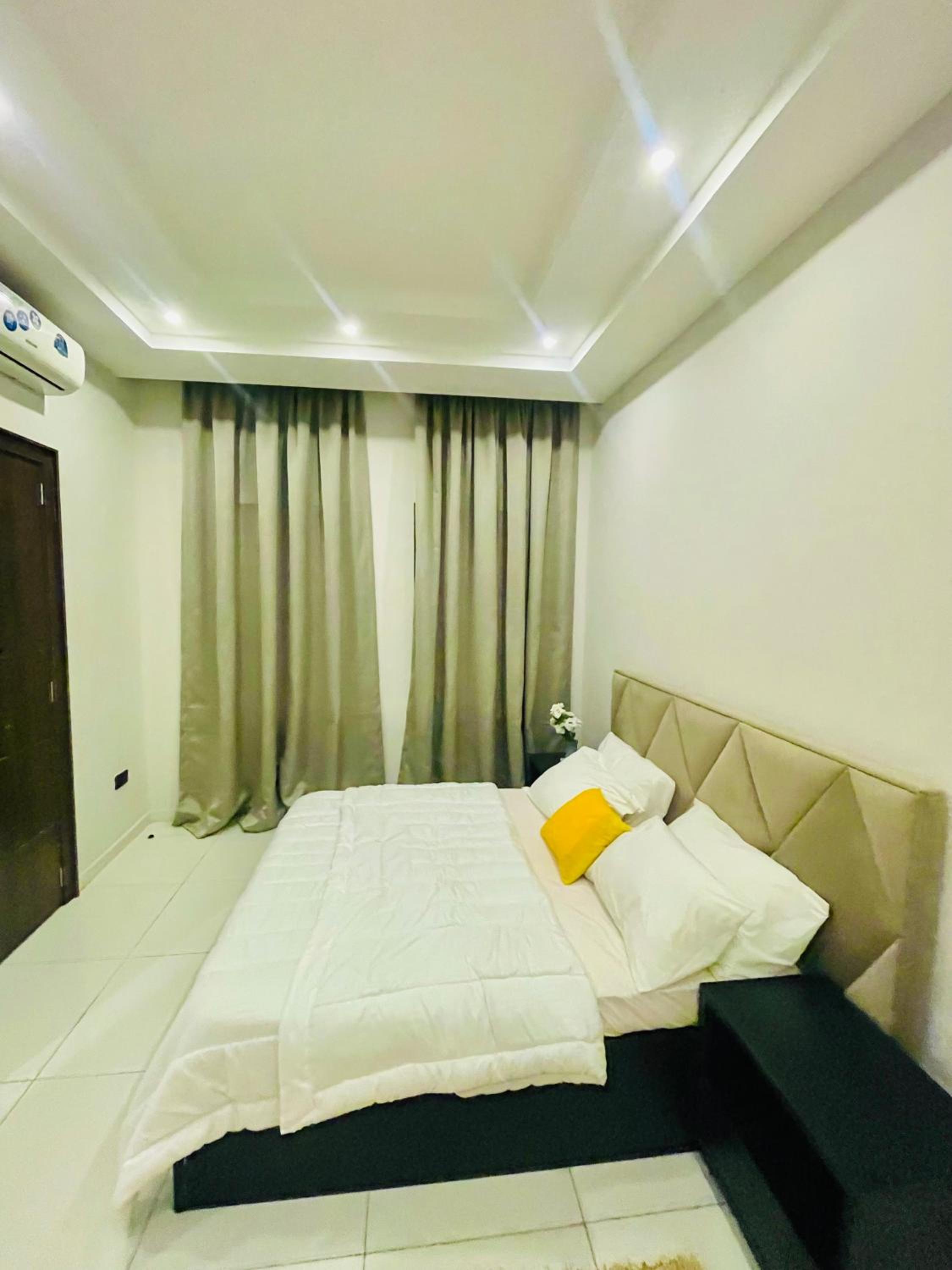 Kentia Apartment