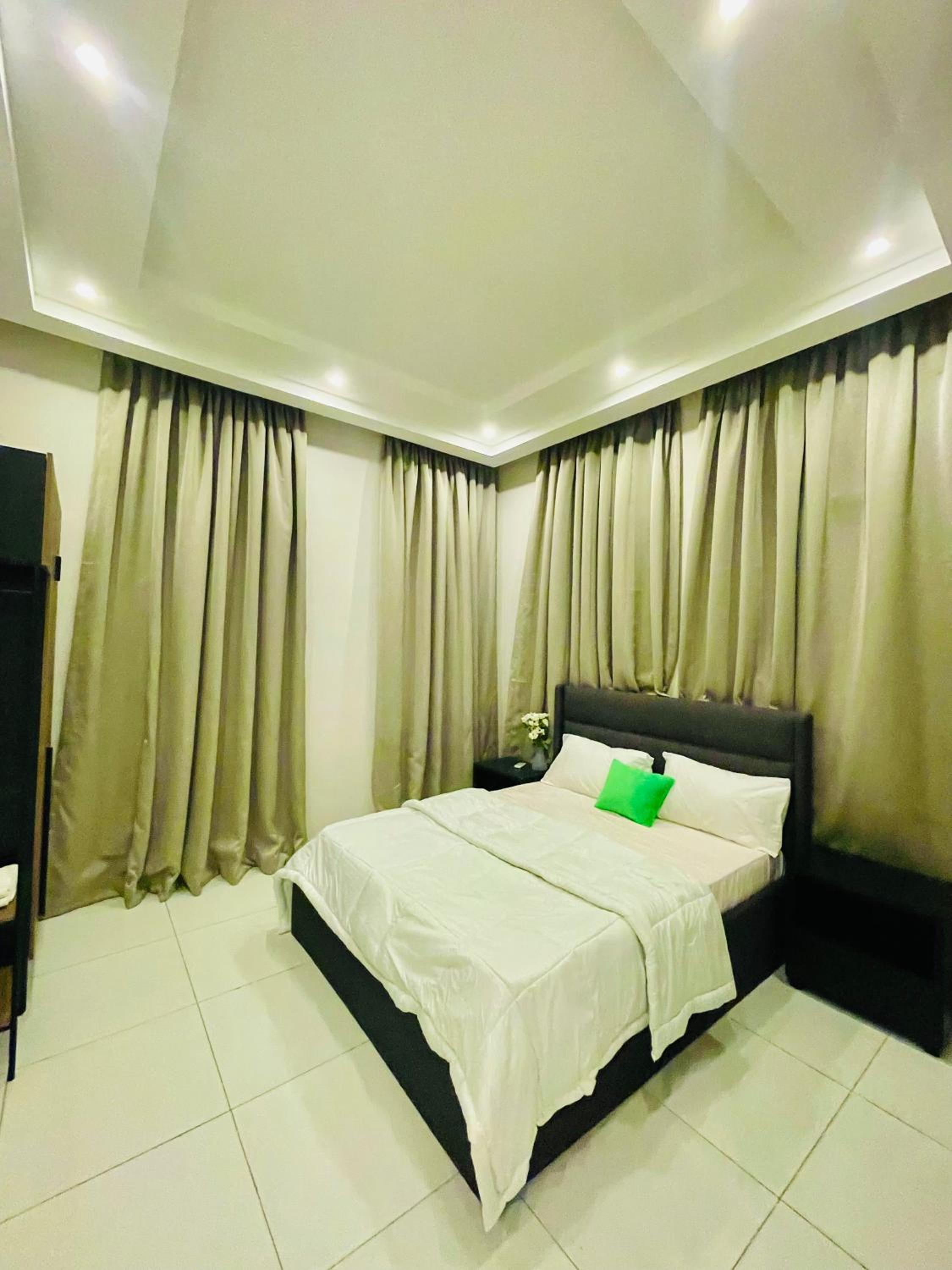 Kentia Apartment