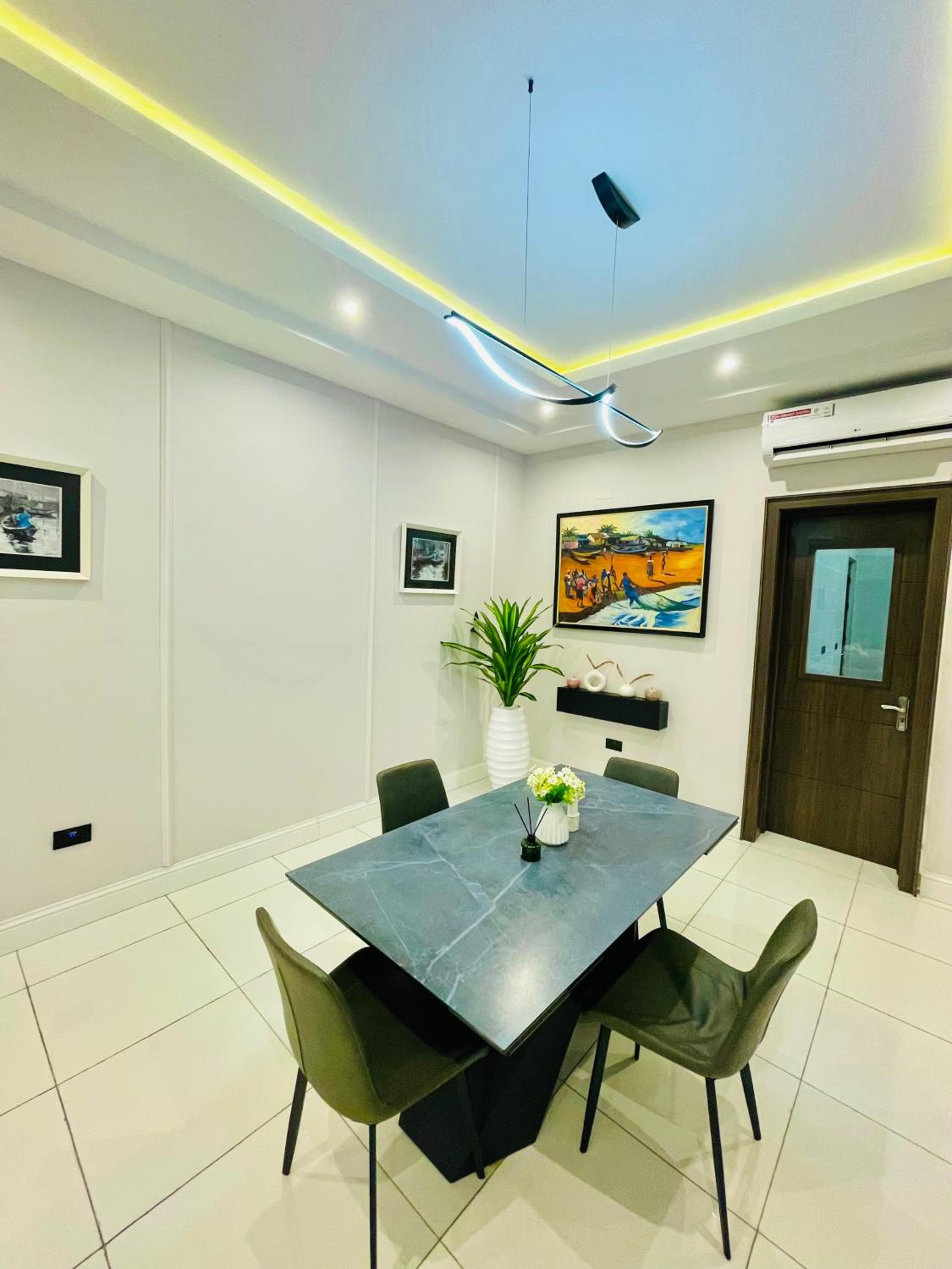 Kentia Apartment