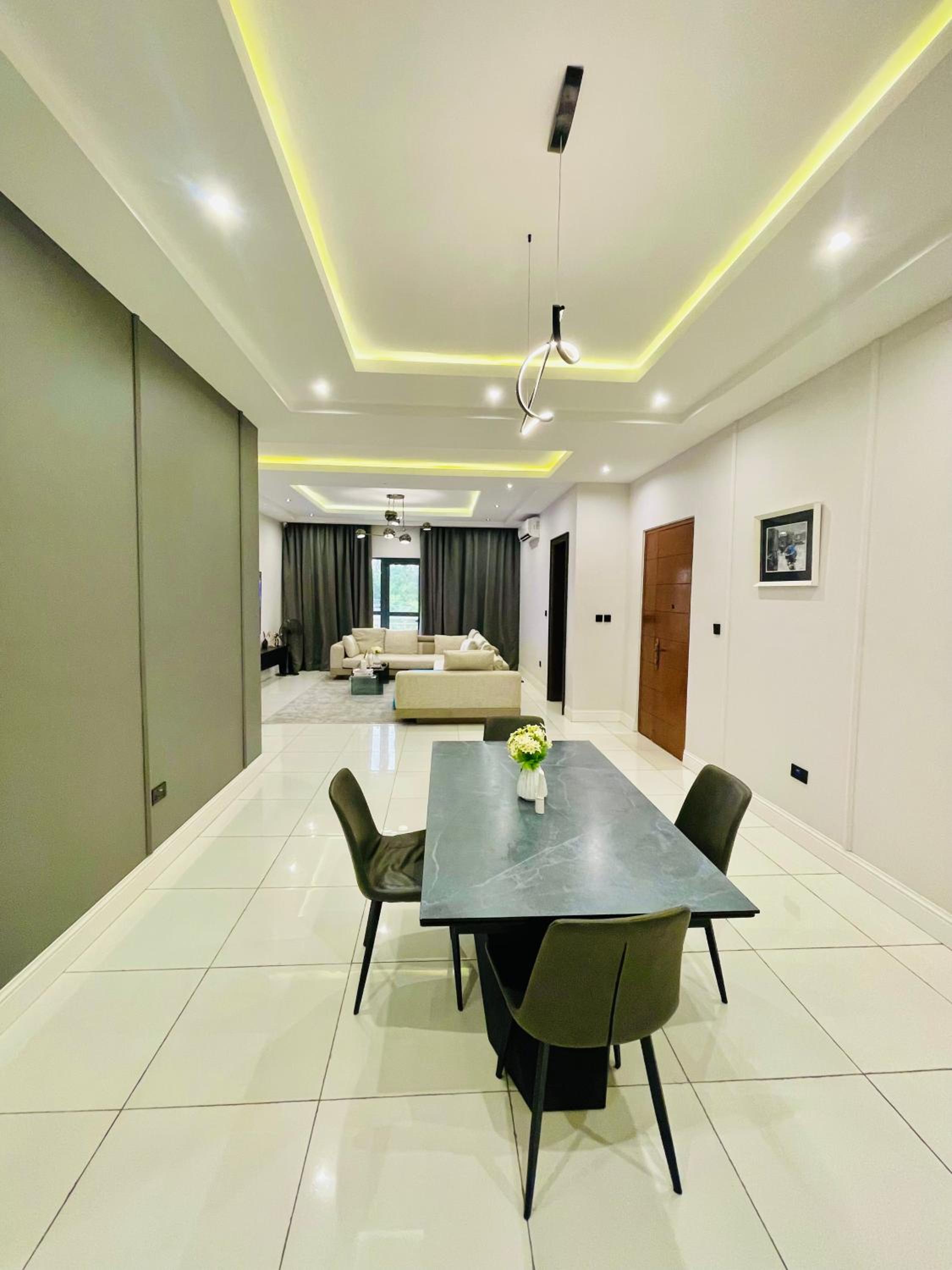 Kentia Apartment