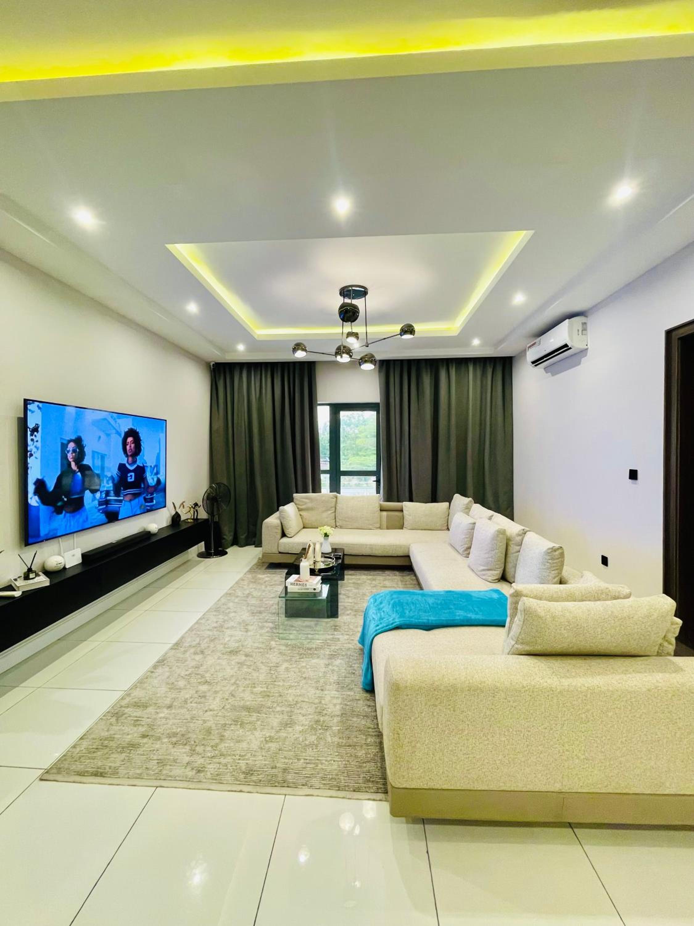 Kentia Apartment