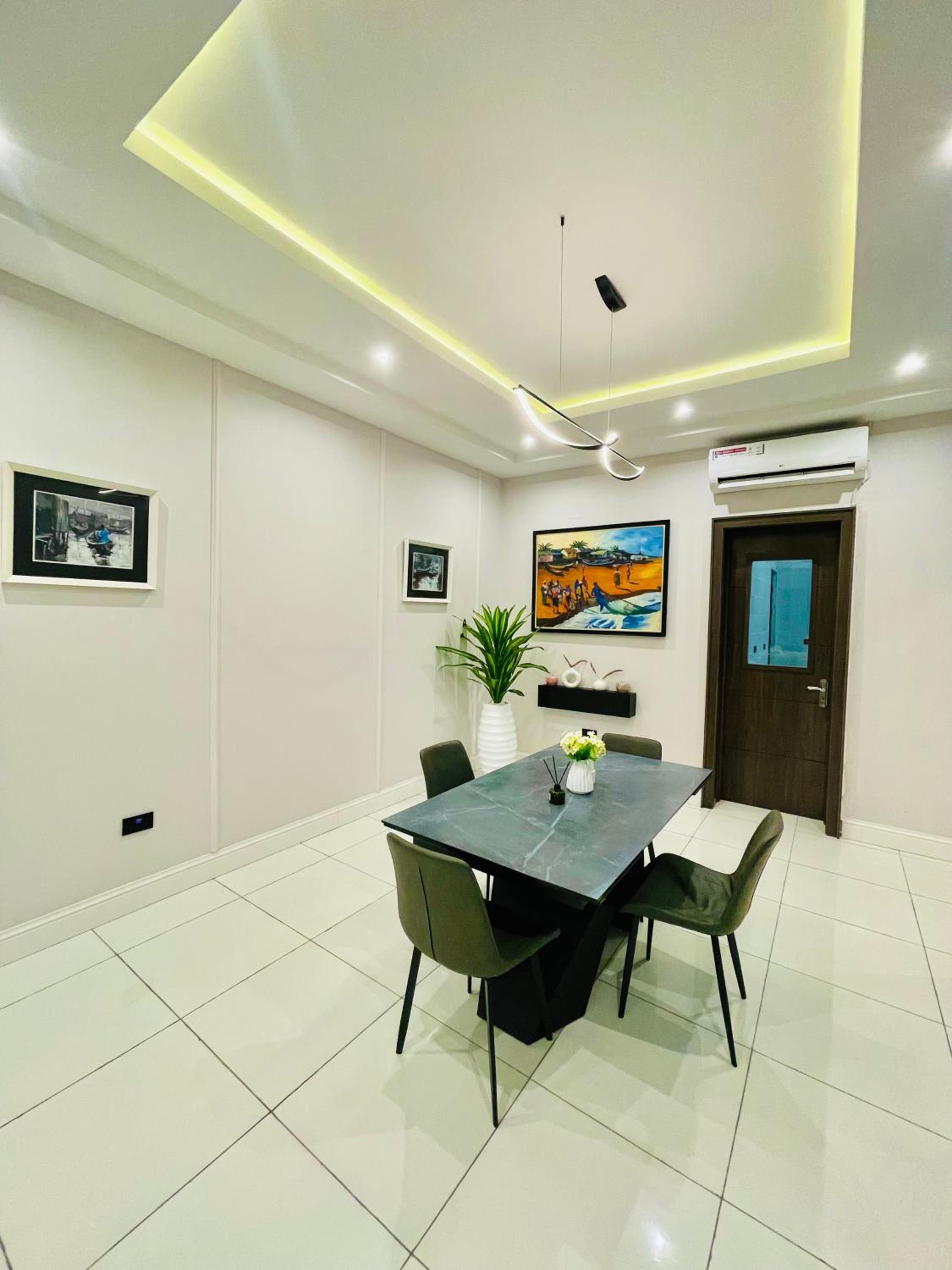 Kentia Apartment