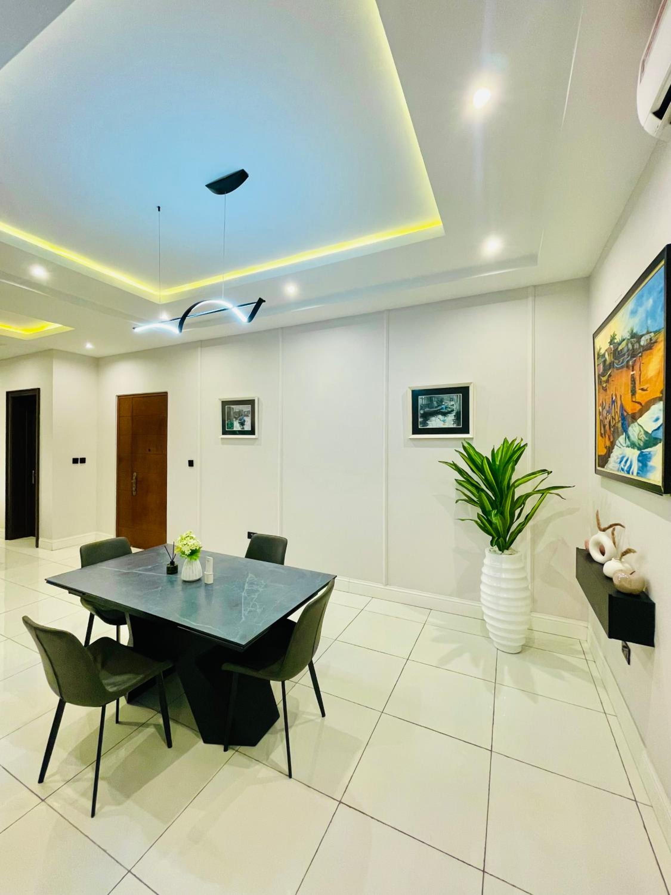Kentia Apartment