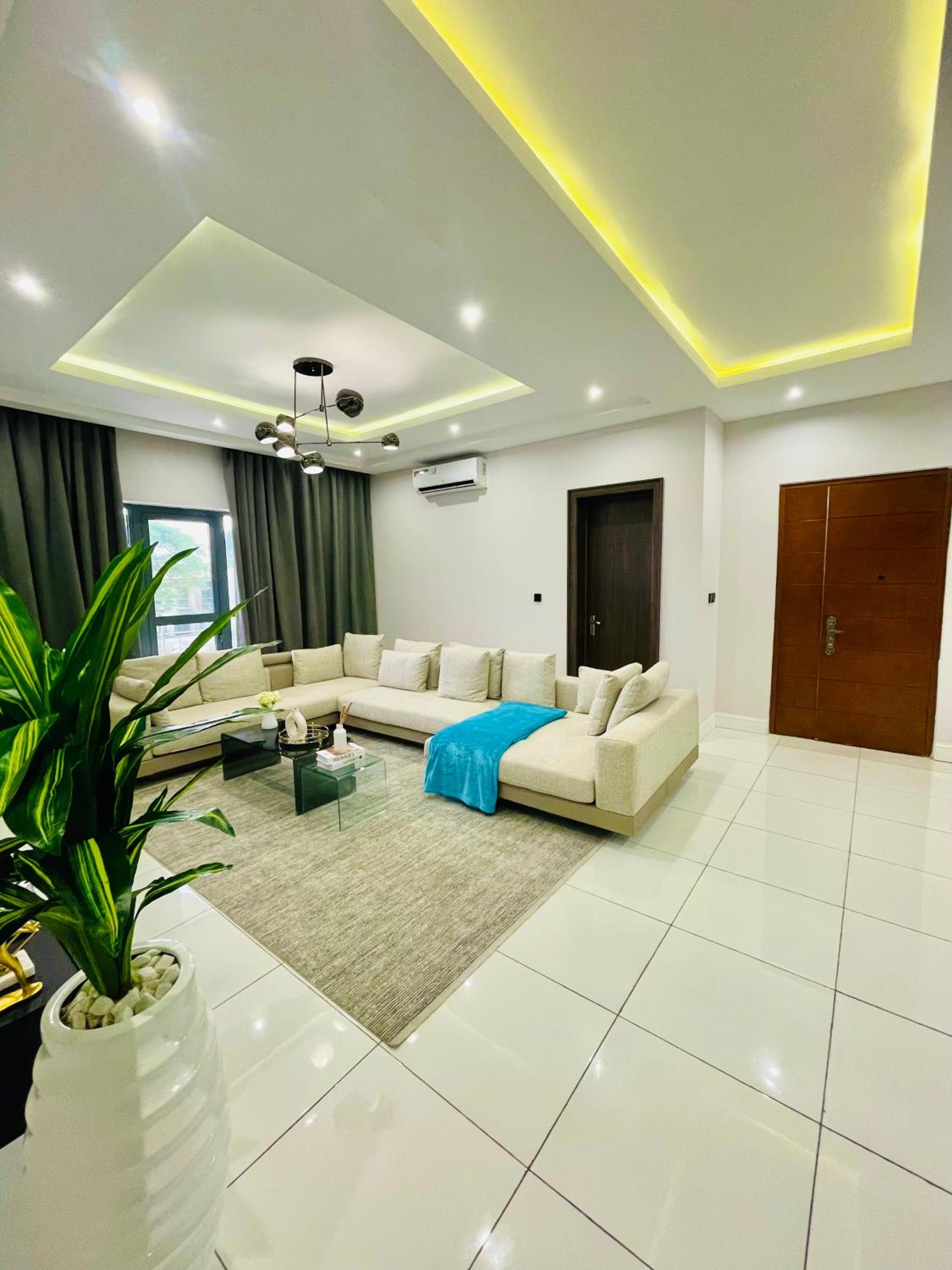 Kentia Apartment
