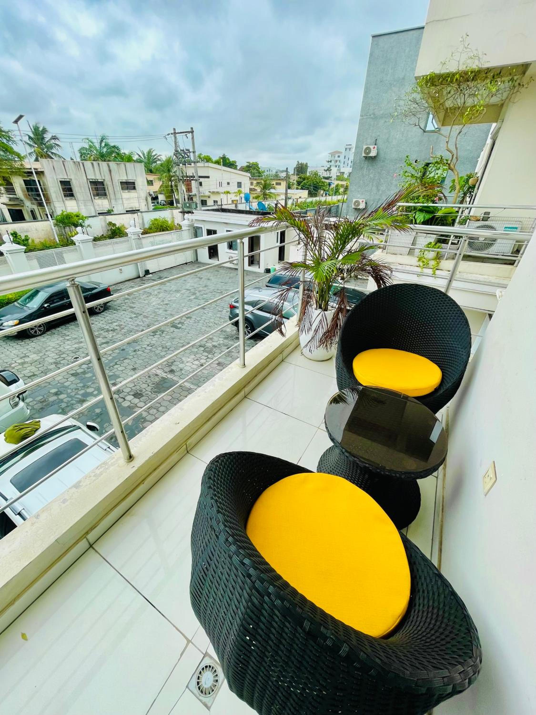 Kentia Apartment