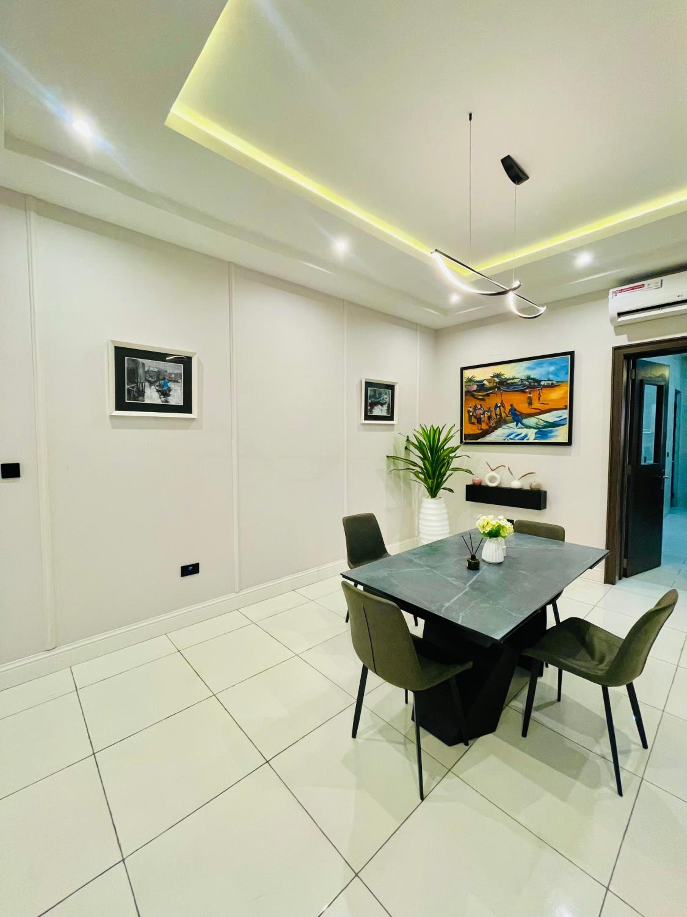 Kentia Apartment