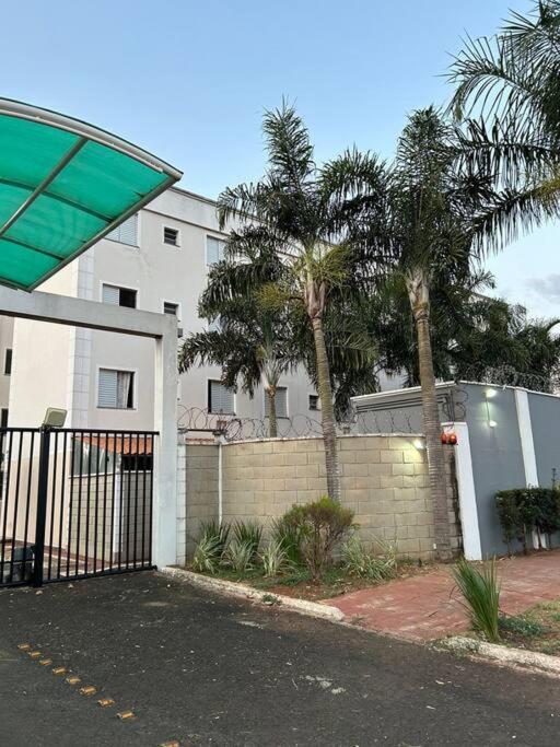 Apto térreo 10 min Uberlândia Shopping c ar condicionado, com garagem