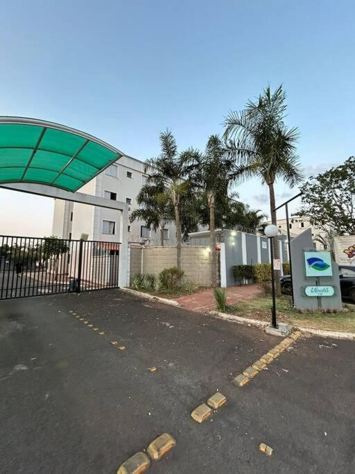 Apto térreo 10 min Uberlândia Shopping c ar condicionado, com garagem
