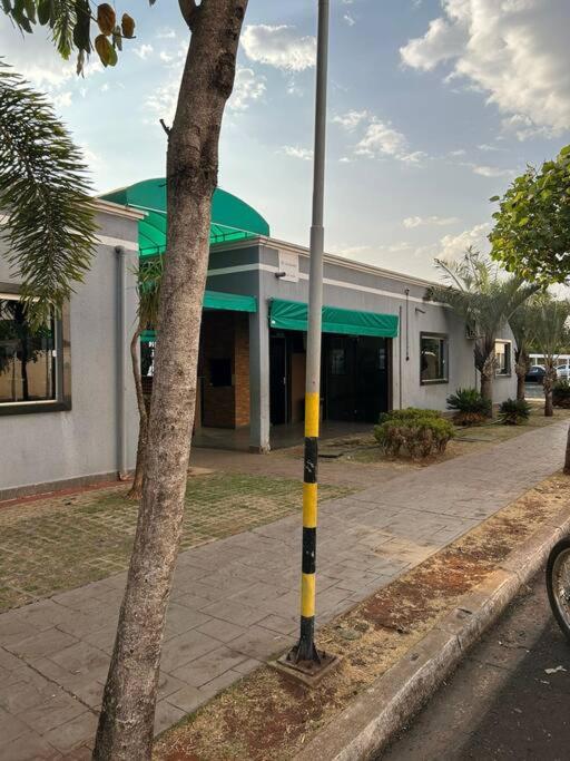 Apto térreo 10 min Uberlândia Shopping c ar condicionado, com garagem