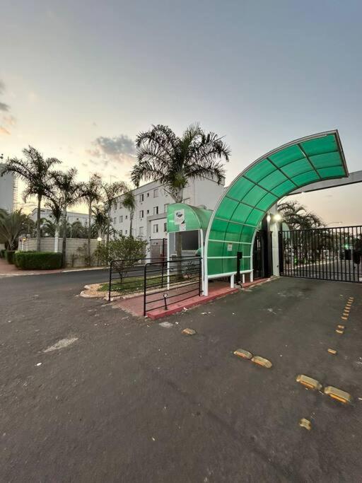 Apto térreo 10 min Uberlândia Shopping c ar condicionado, com garagem