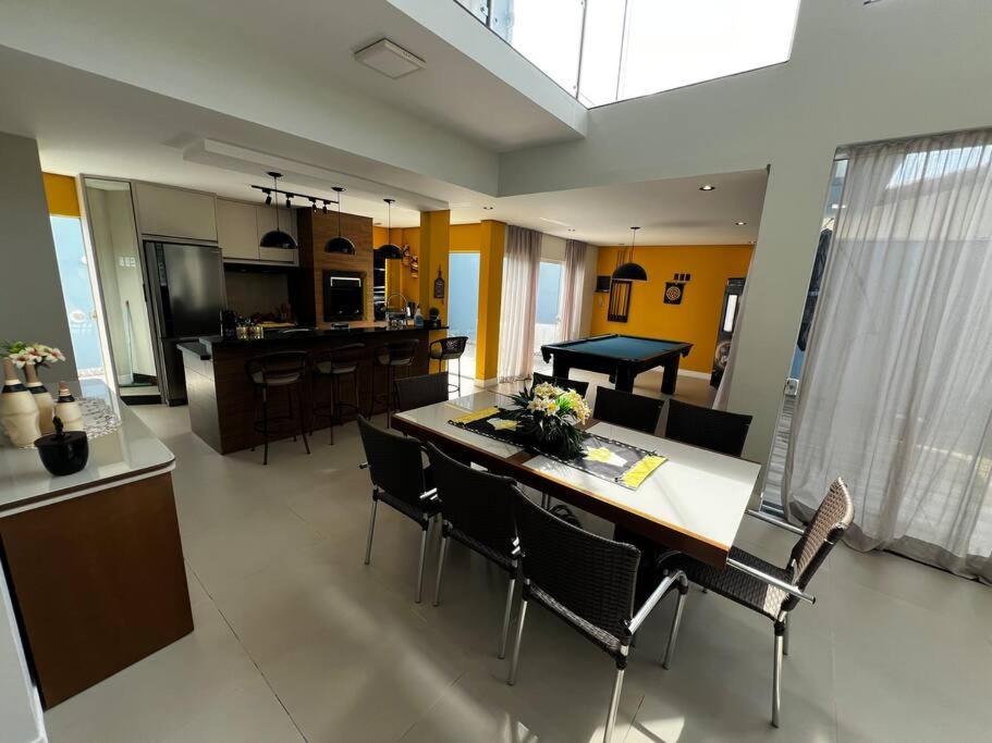 Casa Alto Padrão com Piscina