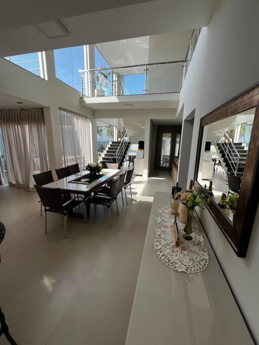 Casa Alto Padrão com Piscina