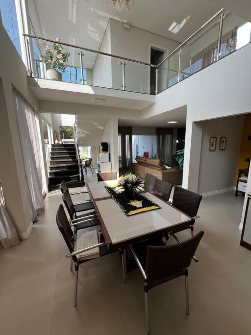 Casa Alto Padrão com Piscina