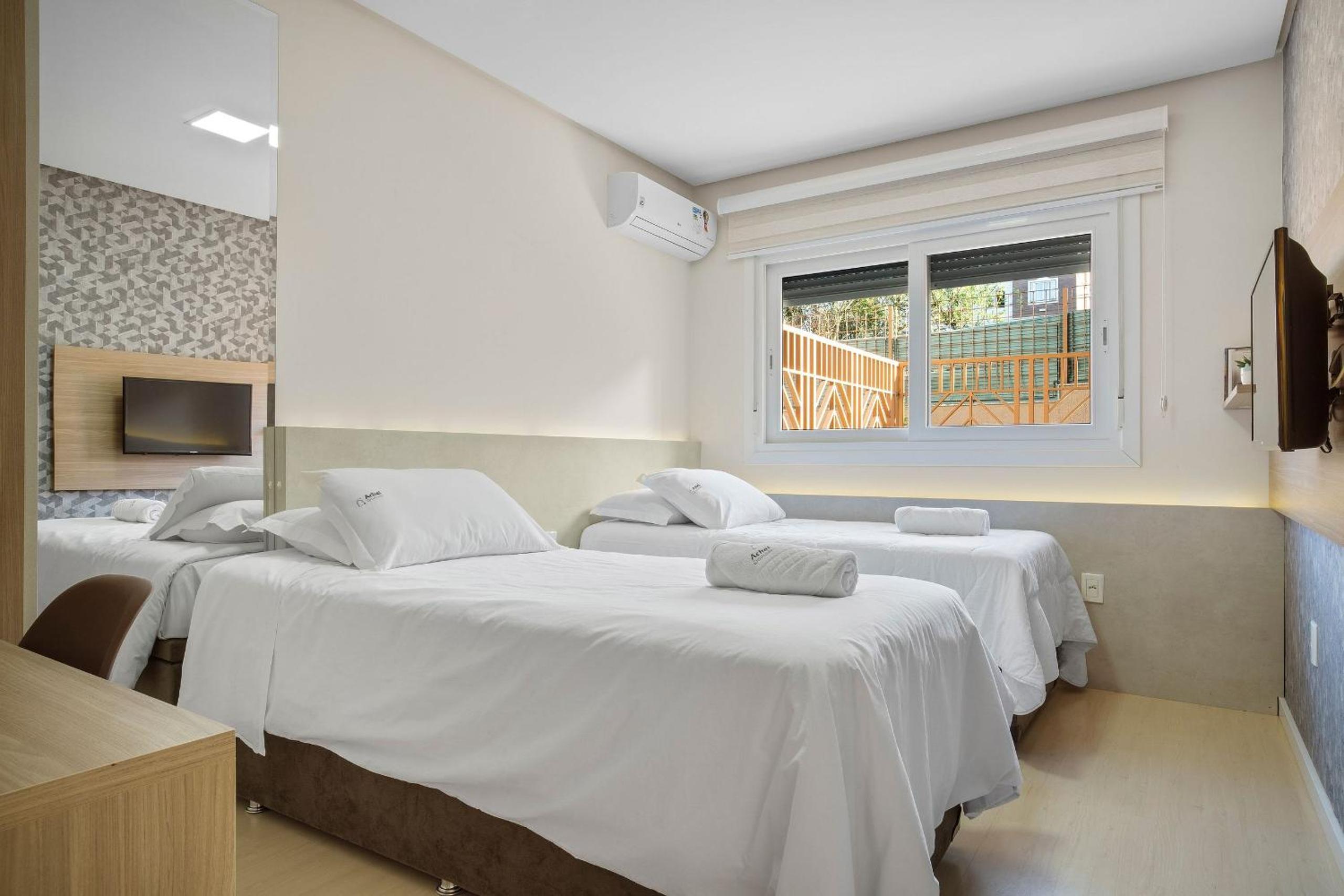 Villagio Del Venetto com ampla varanda by Achei