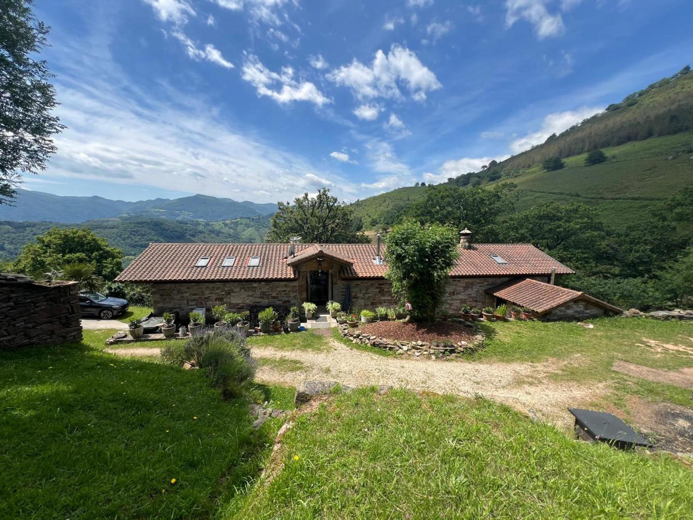 Magnifique bergerie basque pour 12 personnes avec grand terrain et balades à Elgorriaga - FR-1-239-1080 view 2
