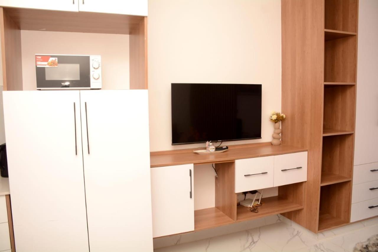 Cozy partitioned studio in Smarthomes Serviced Apartment-Kilimani