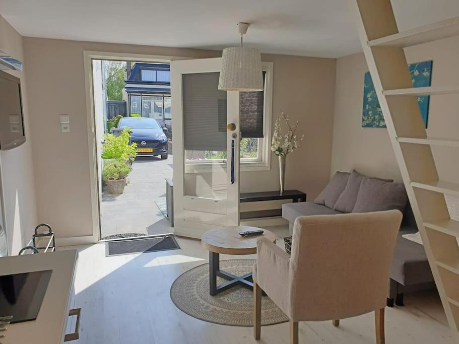 Garden house, Free parking