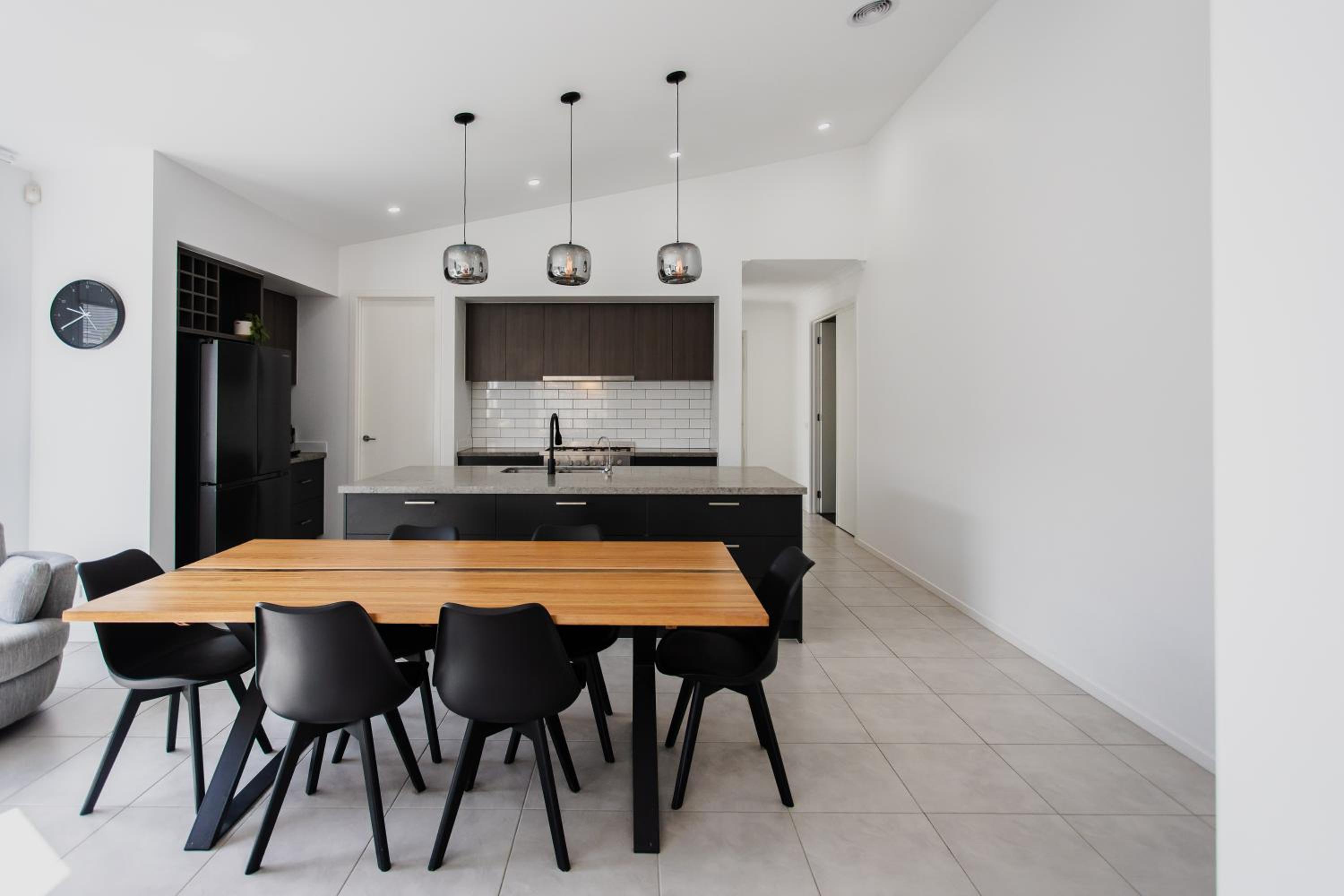 Coasty HEATED pool pet friendly home theatre 4 bedroom sleeping 8 Close to Barwon Heads Torquay Geelong Golf and Wedding venues