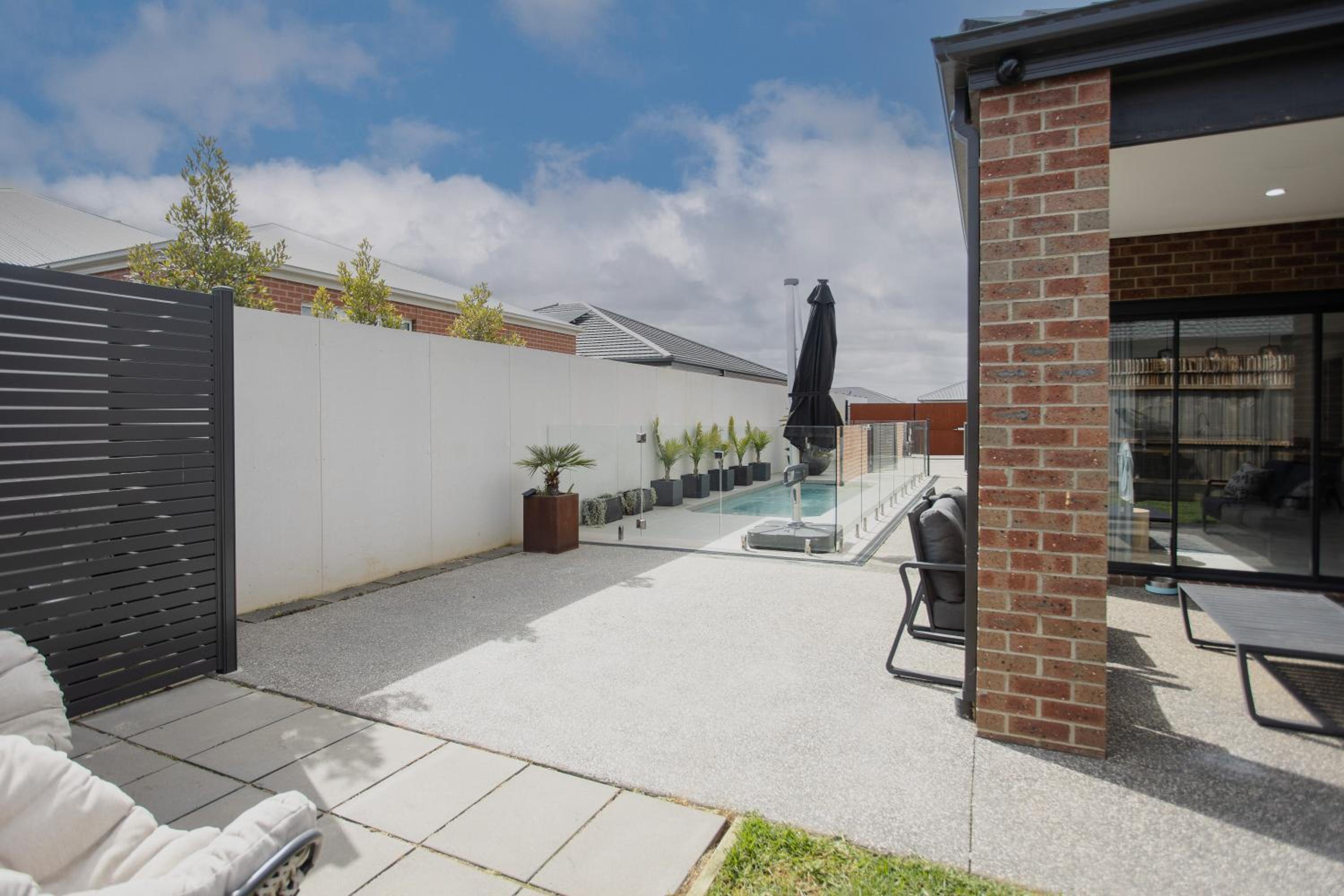 Coasty HEATED pool pet friendly home theatre 4 bedroom sleeping 8 Close to Barwon Heads Torquay Geelong Golf and Wedding venues