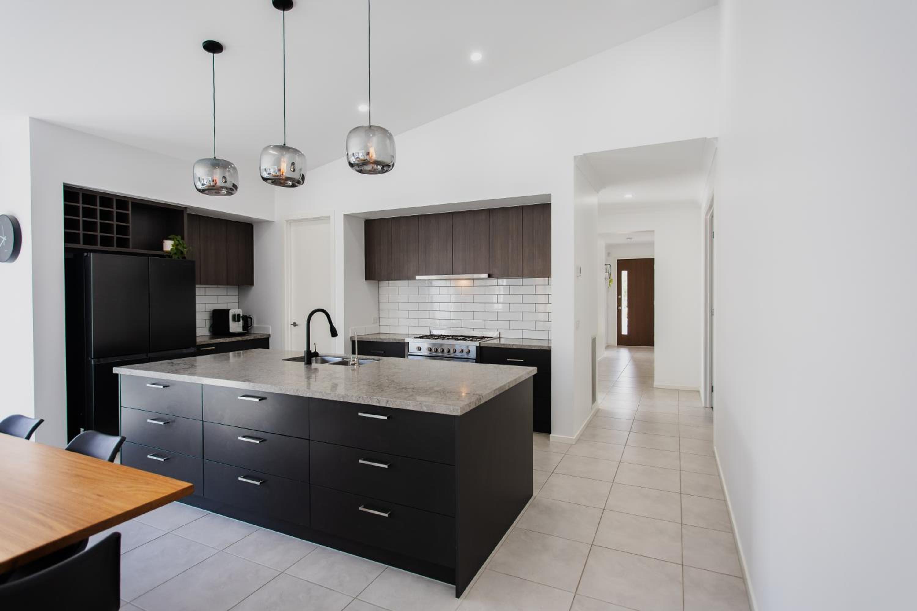 Coasty HEATED pool pet friendly home theatre 4 bedroom sleeping 8 Close to Barwon Heads Torquay Geelong Golf and Wedding venues