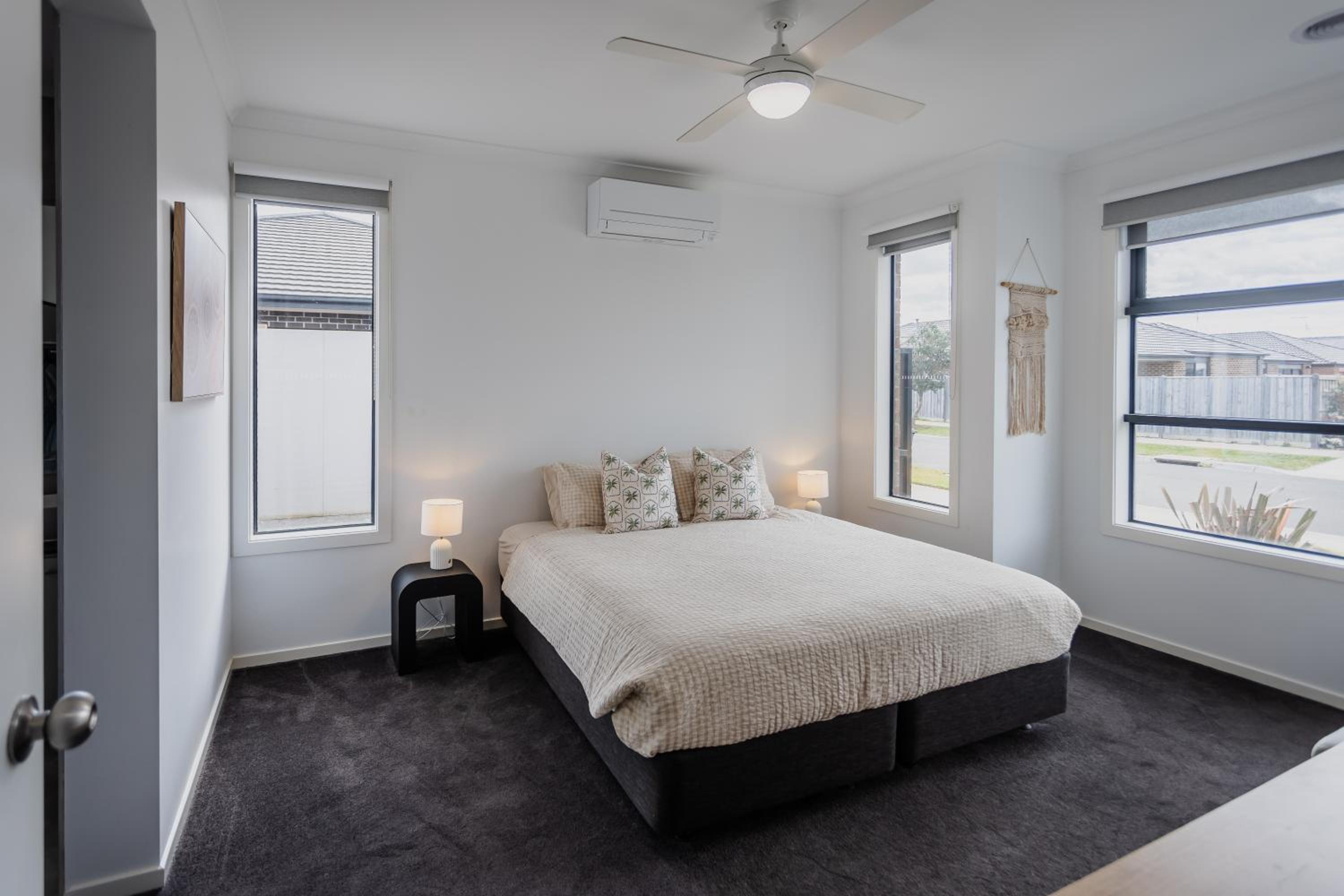Coasty HEATED pool pet friendly home theatre 4 bedroom sleeping 8 Close to Barwon Heads Torquay Geelong Golf and Wedding venues