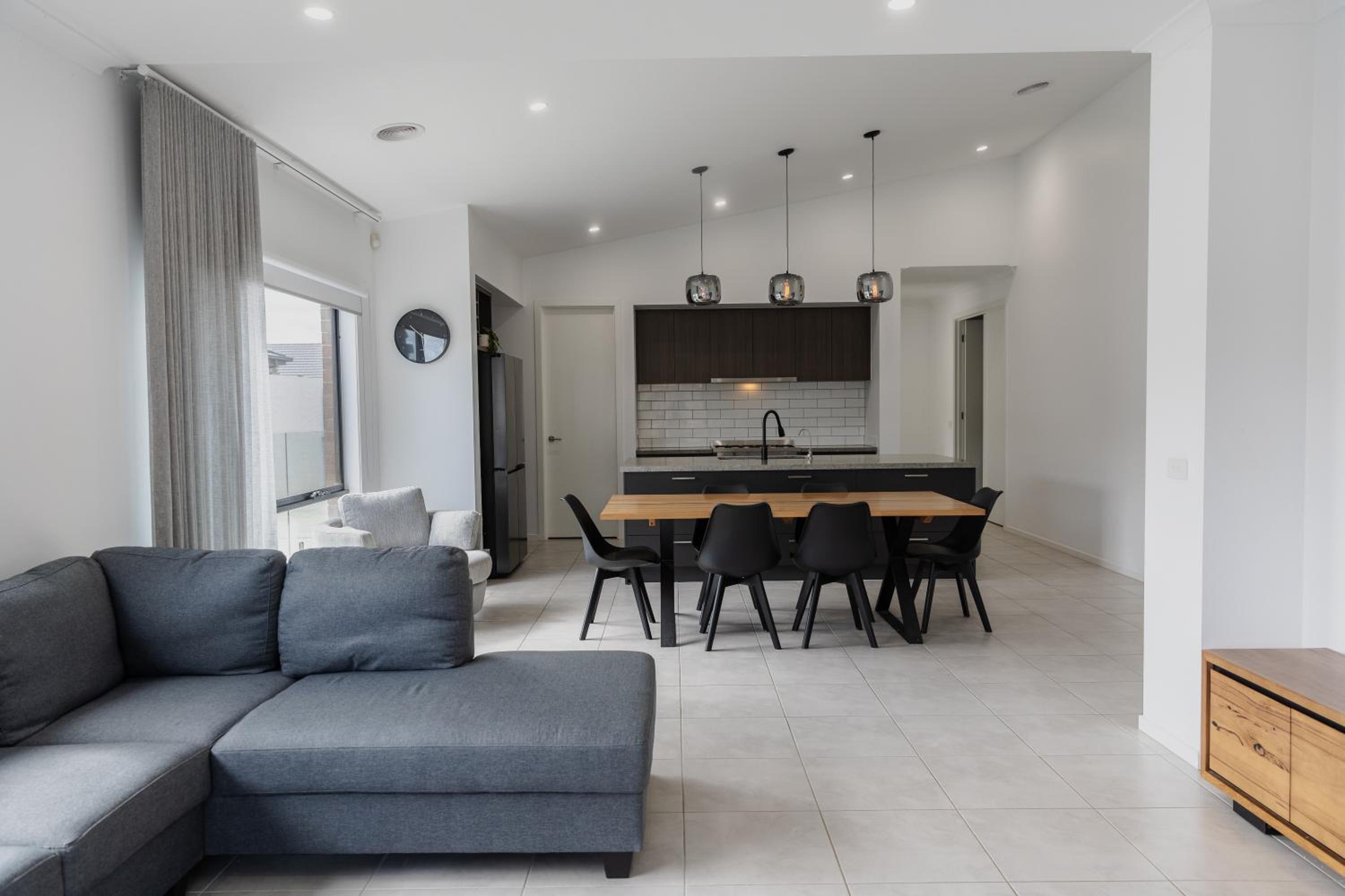 Coasty HEATED pool pet friendly home theatre 4 bedroom sleeping 8 Close to Barwon Heads Torquay Geelong Golf and Wedding venues