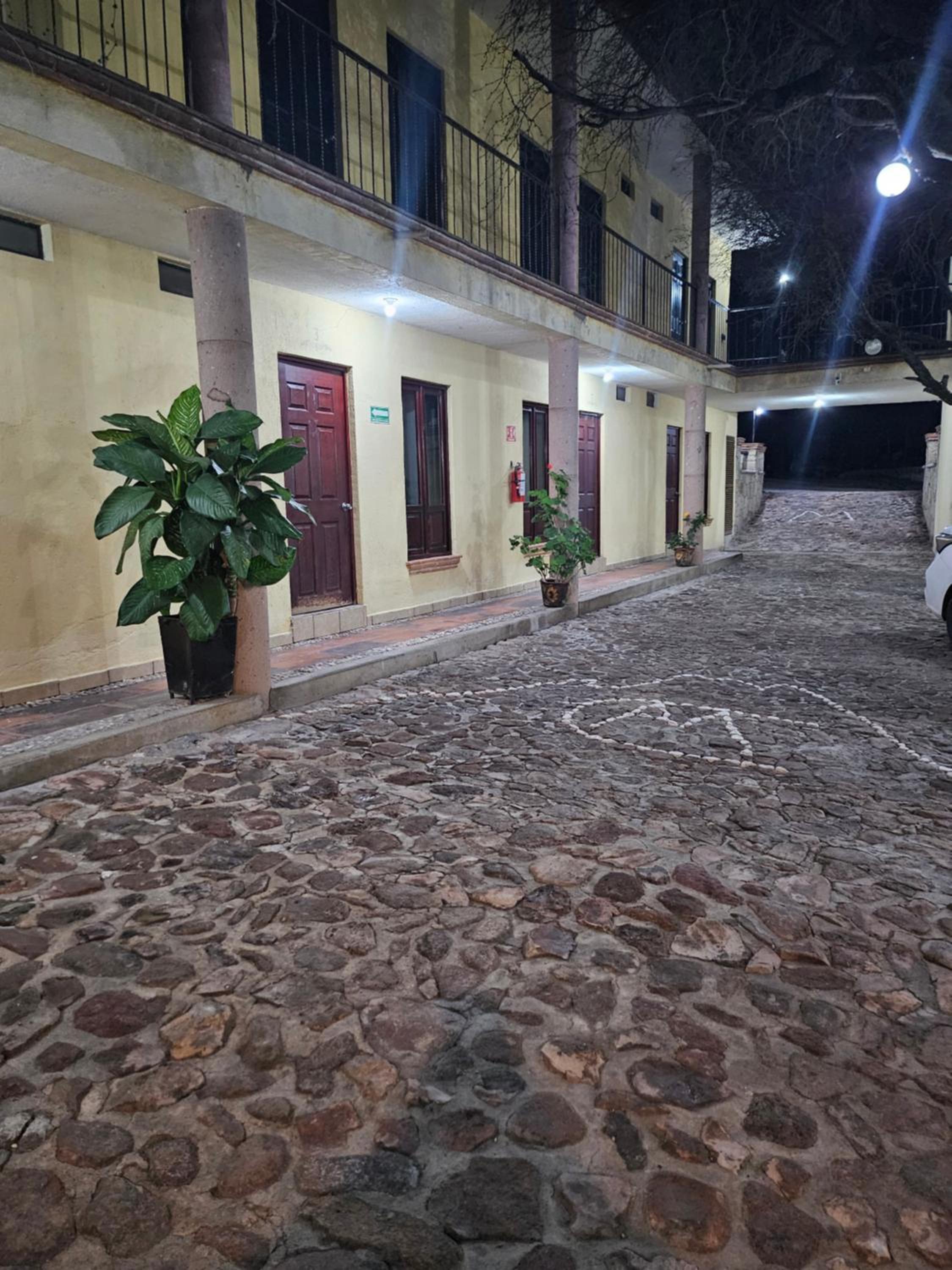 Hotel Villa Aurora - Image 1