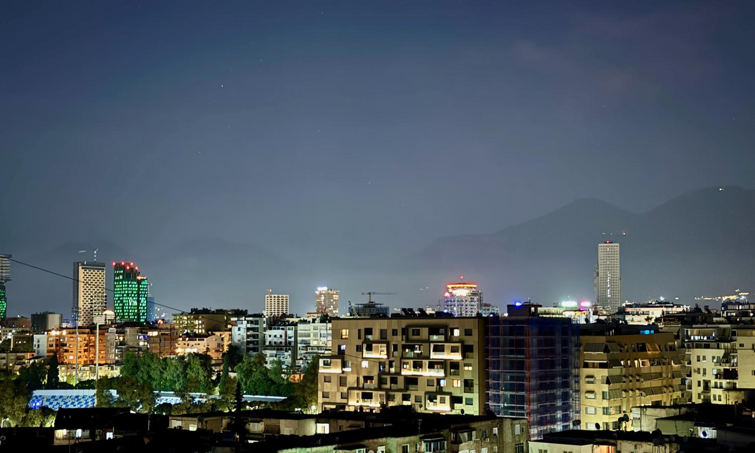 City View Apartment by Lake