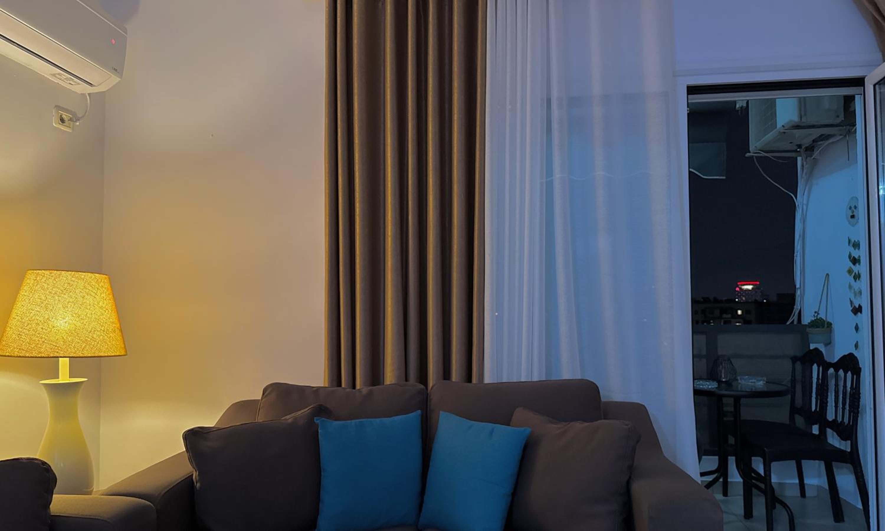 City View Apartment by Lake