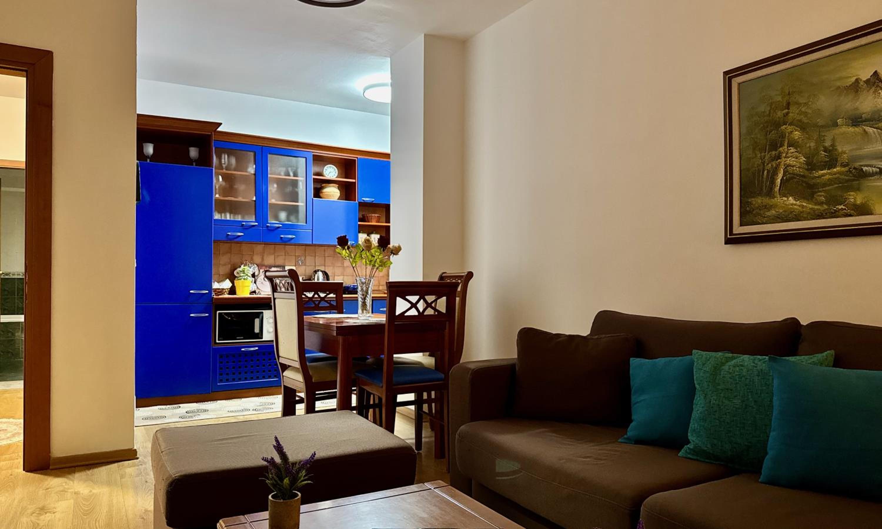 City View Apartment by Lake