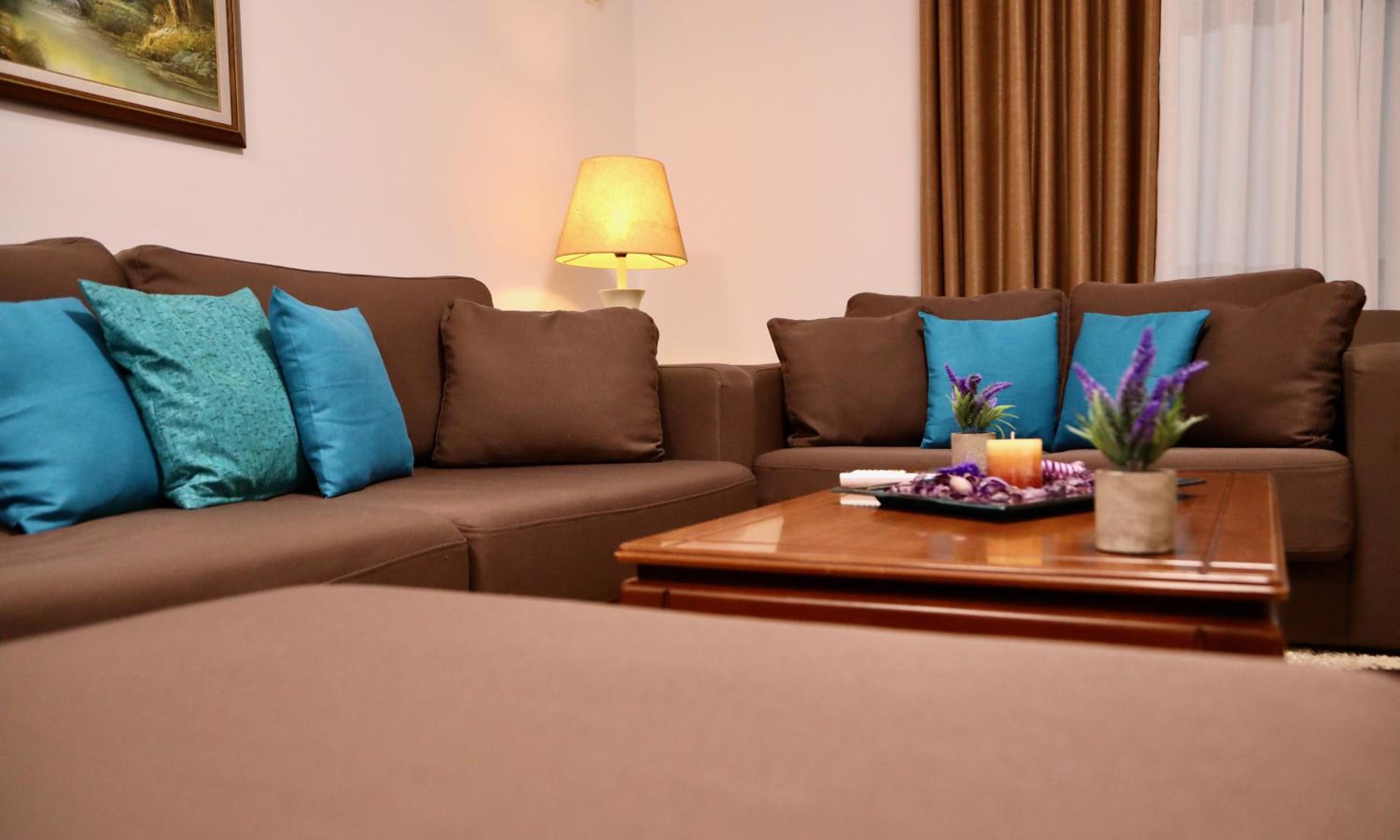 City View Apartment by Lake