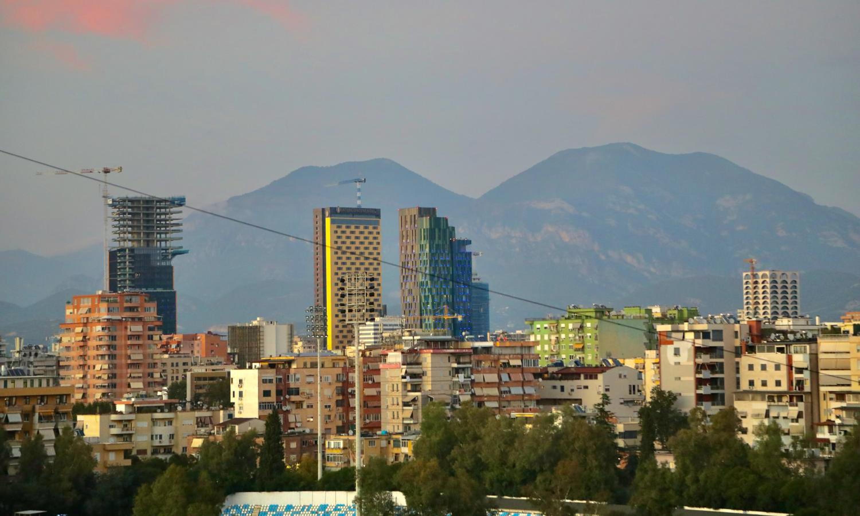 City View Apartment by Lake